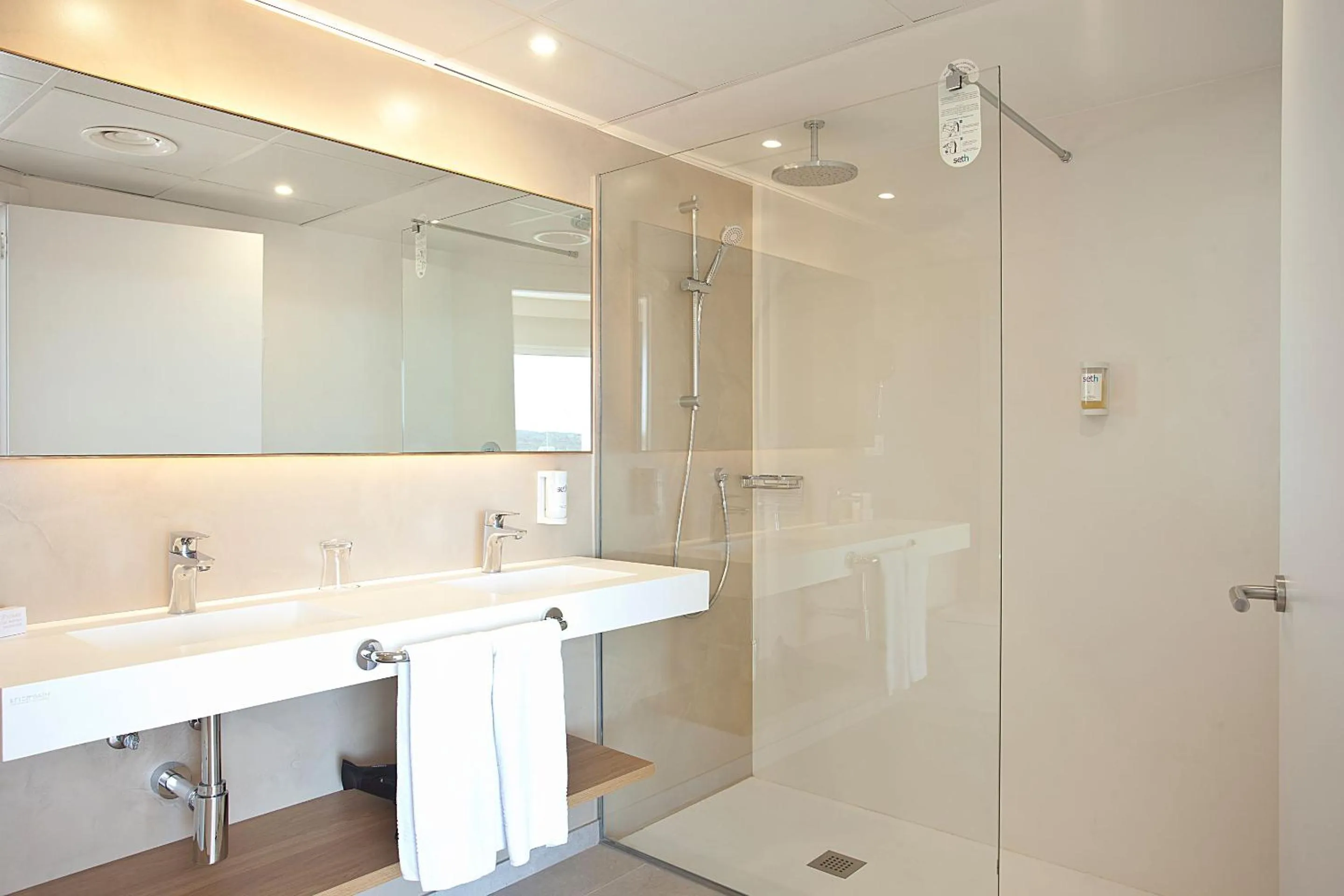 Bathroom in Hotel Agamenón