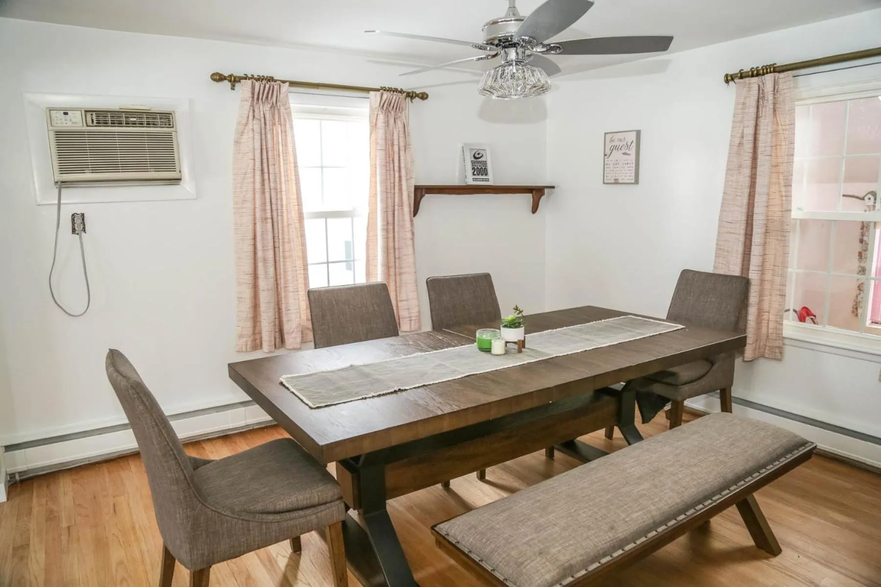 Dining area in Sunset house near Sunday River Black Montain
