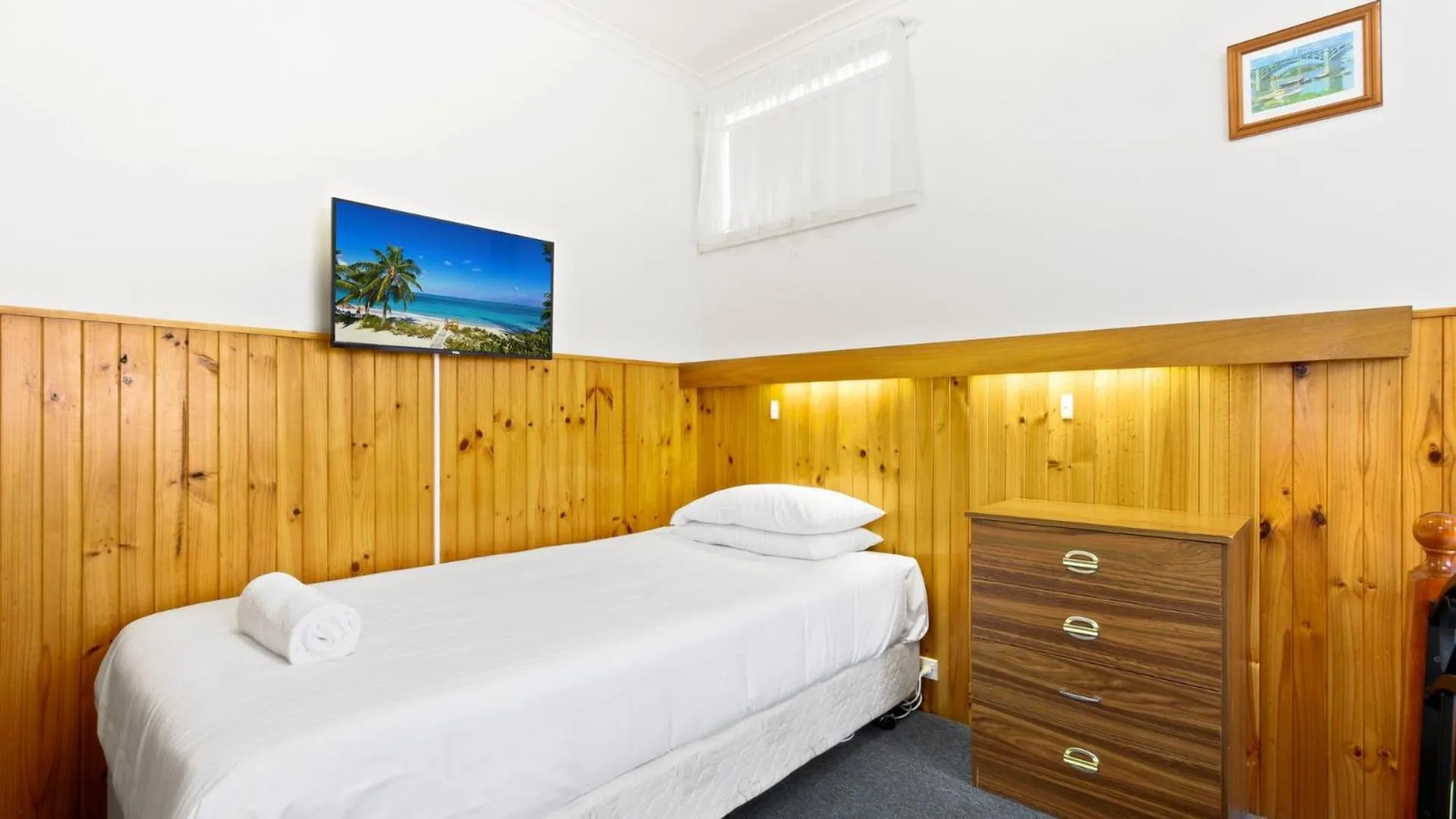 Bedroom, Bed in Ocean Bridge Lakes Entrance