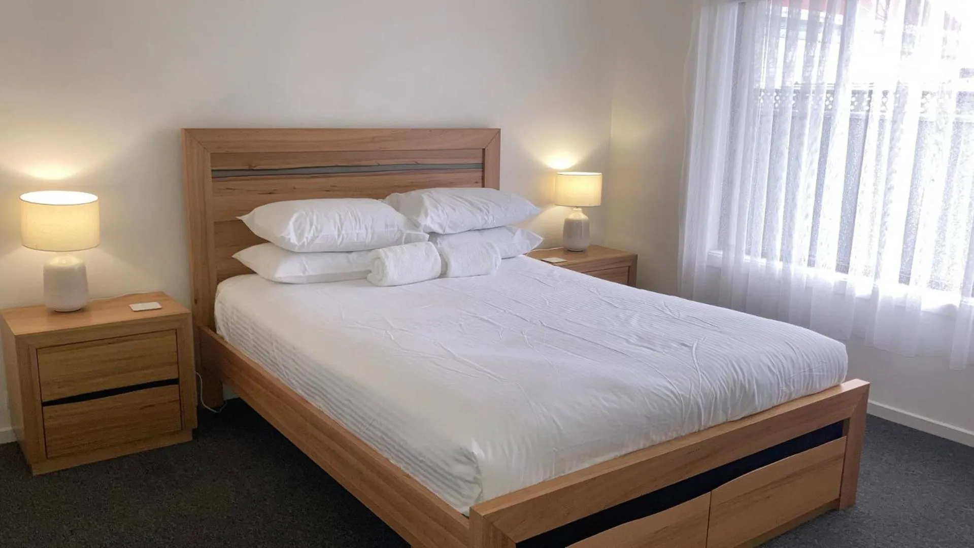 Bedroom, Bed in Ocean Bridge Lakes Entrance