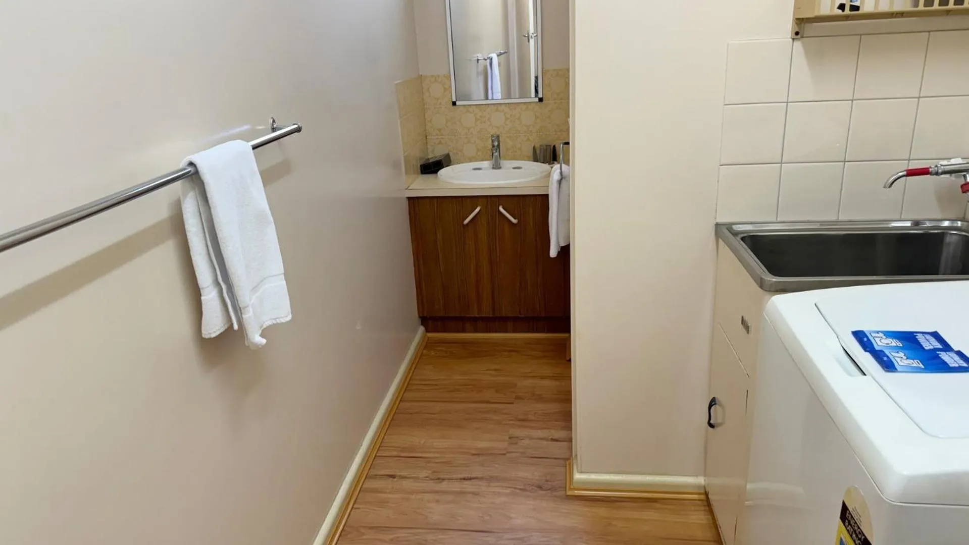 Bathroom in Ocean Bridge Lakes Entrance