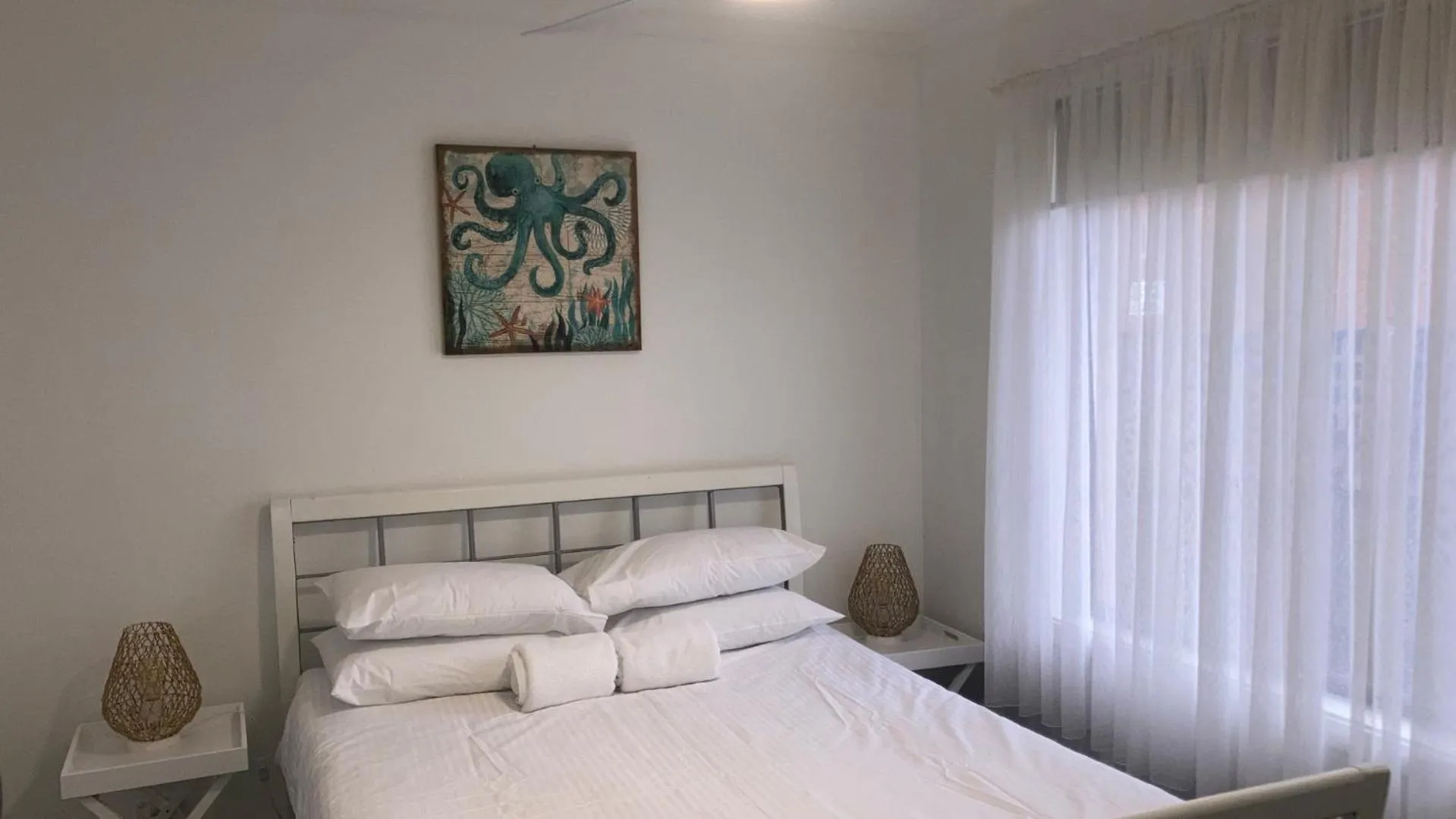 Bedroom, Bed in Ocean Bridge Lakes Entrance