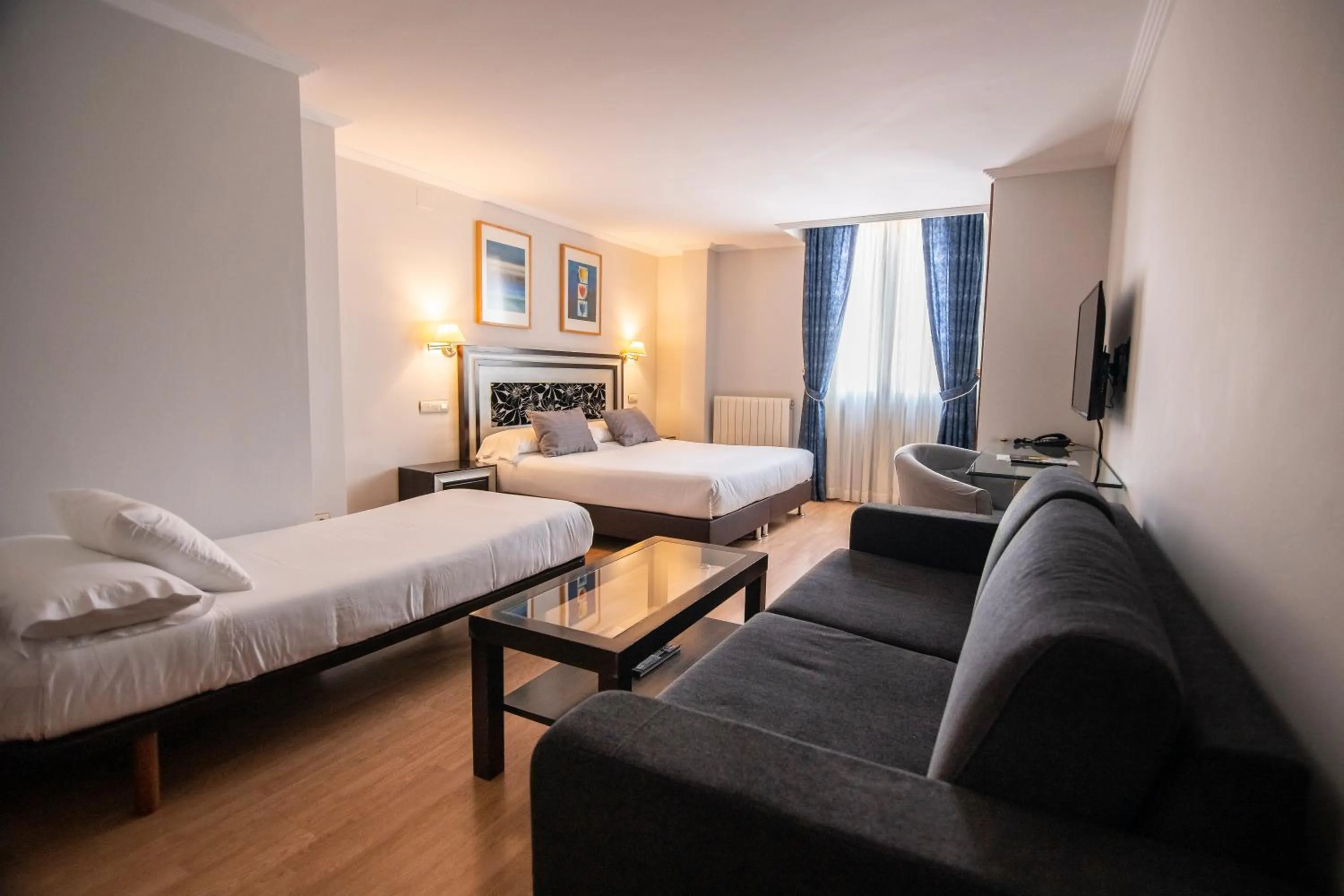 Photo of the whole room, Bed in Hotel Rua Salamanca