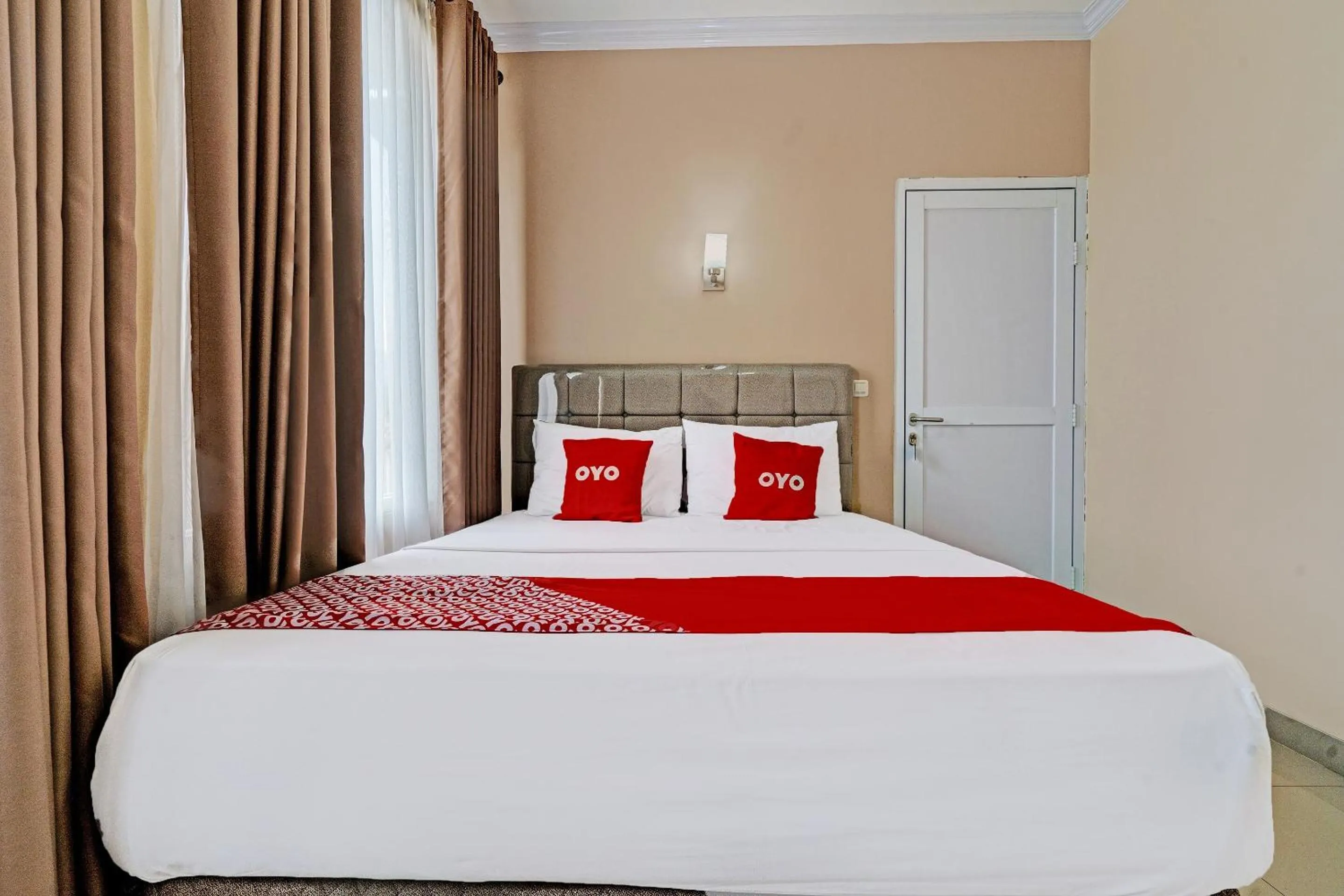 Bedroom in OYO 92023 Singgasana Cipelah Syariah