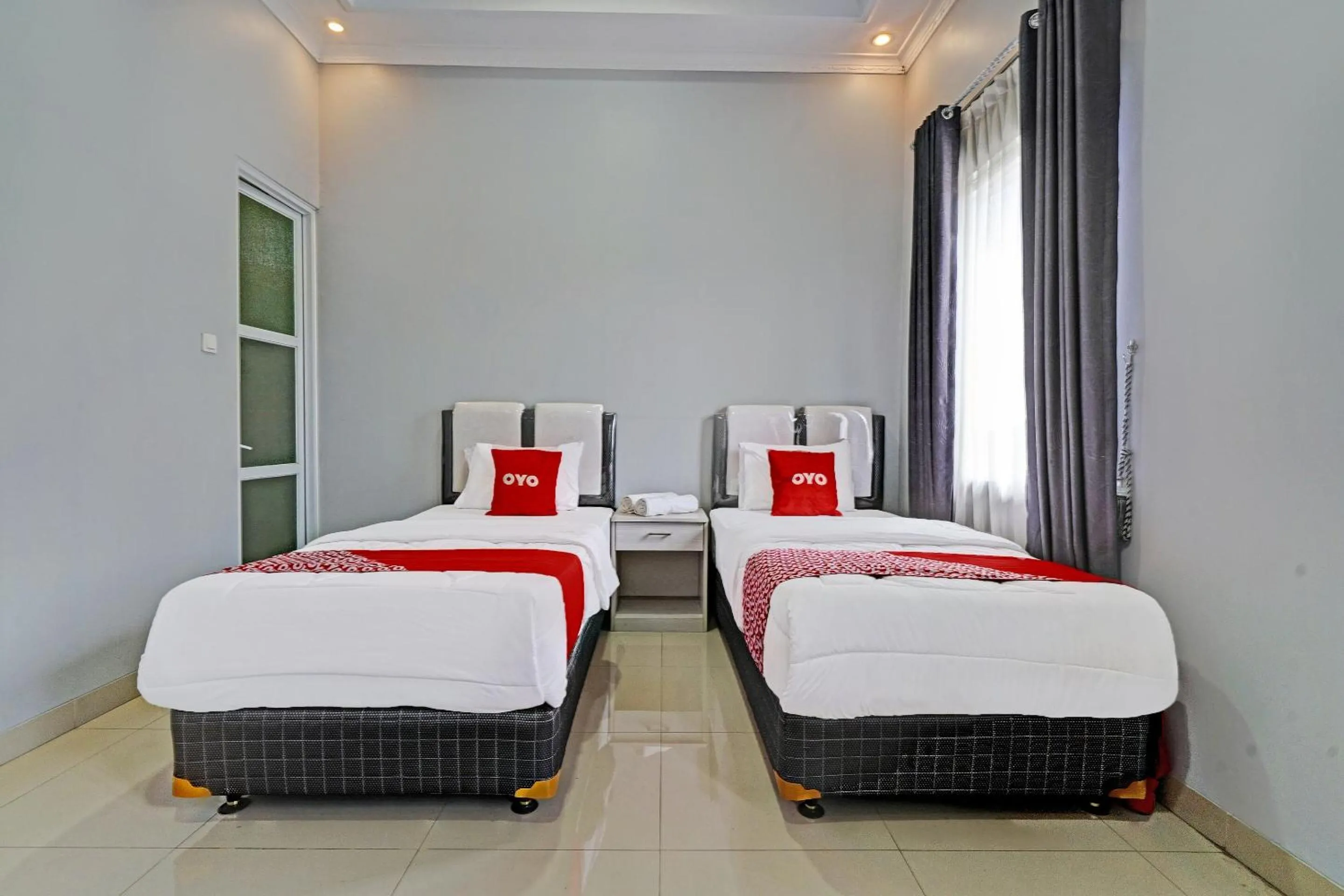 Bedroom in OYO 92023 Singgasana Cipelah Syariah