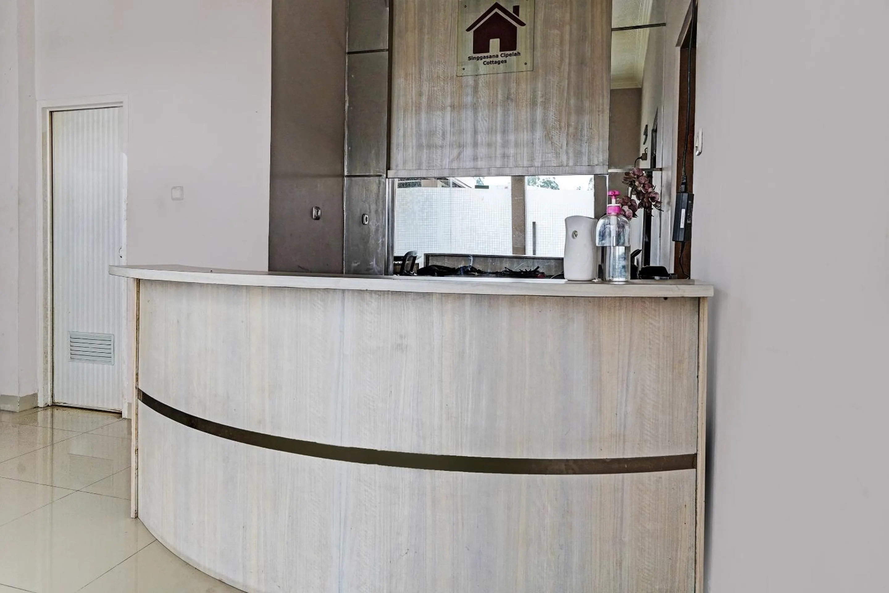 Lobby or reception in OYO 92023 Singgasana Cipelah Syariah