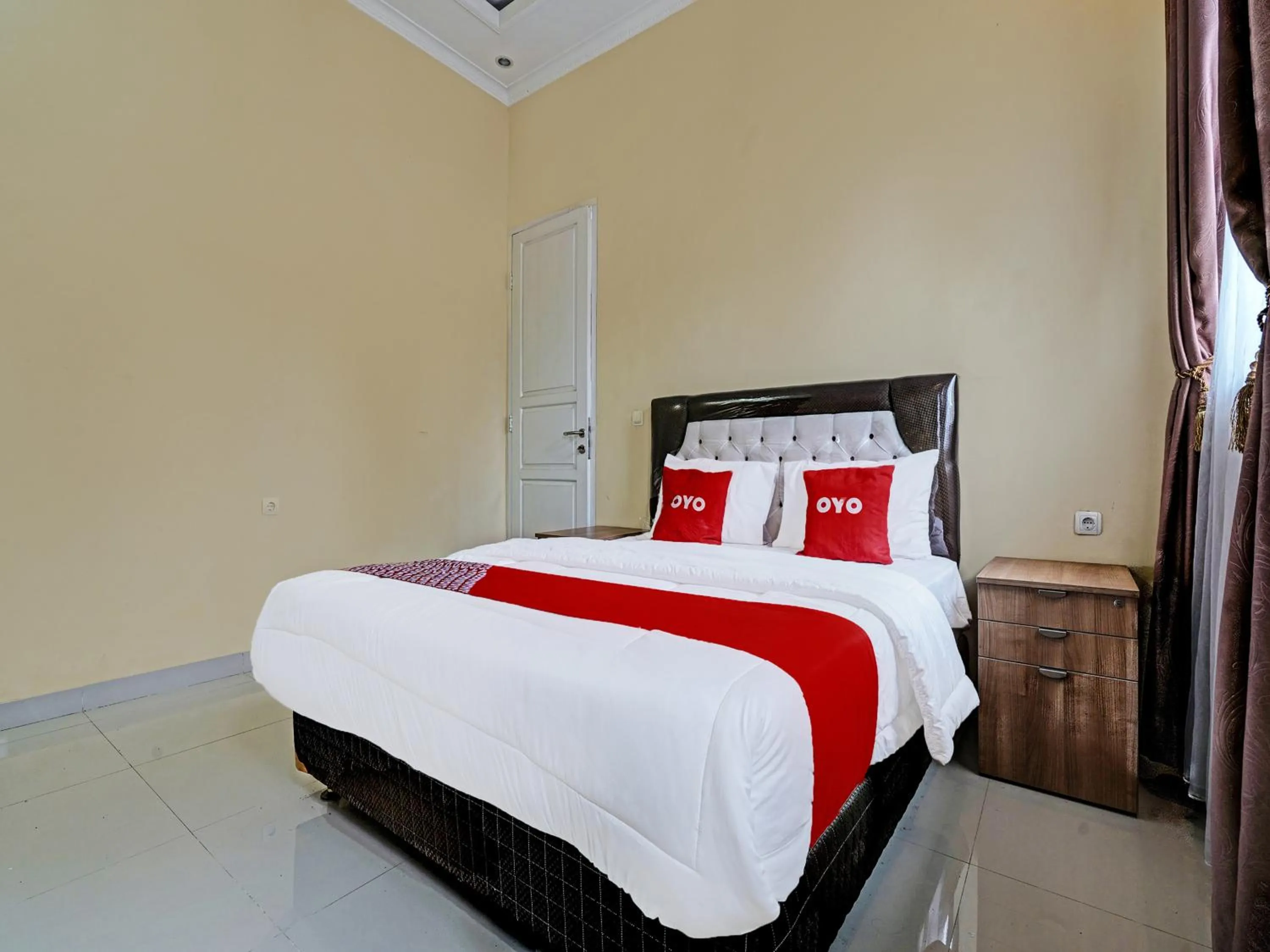 Deluxe Suite in OYO 92023 Singgasana Cipelah Syariah