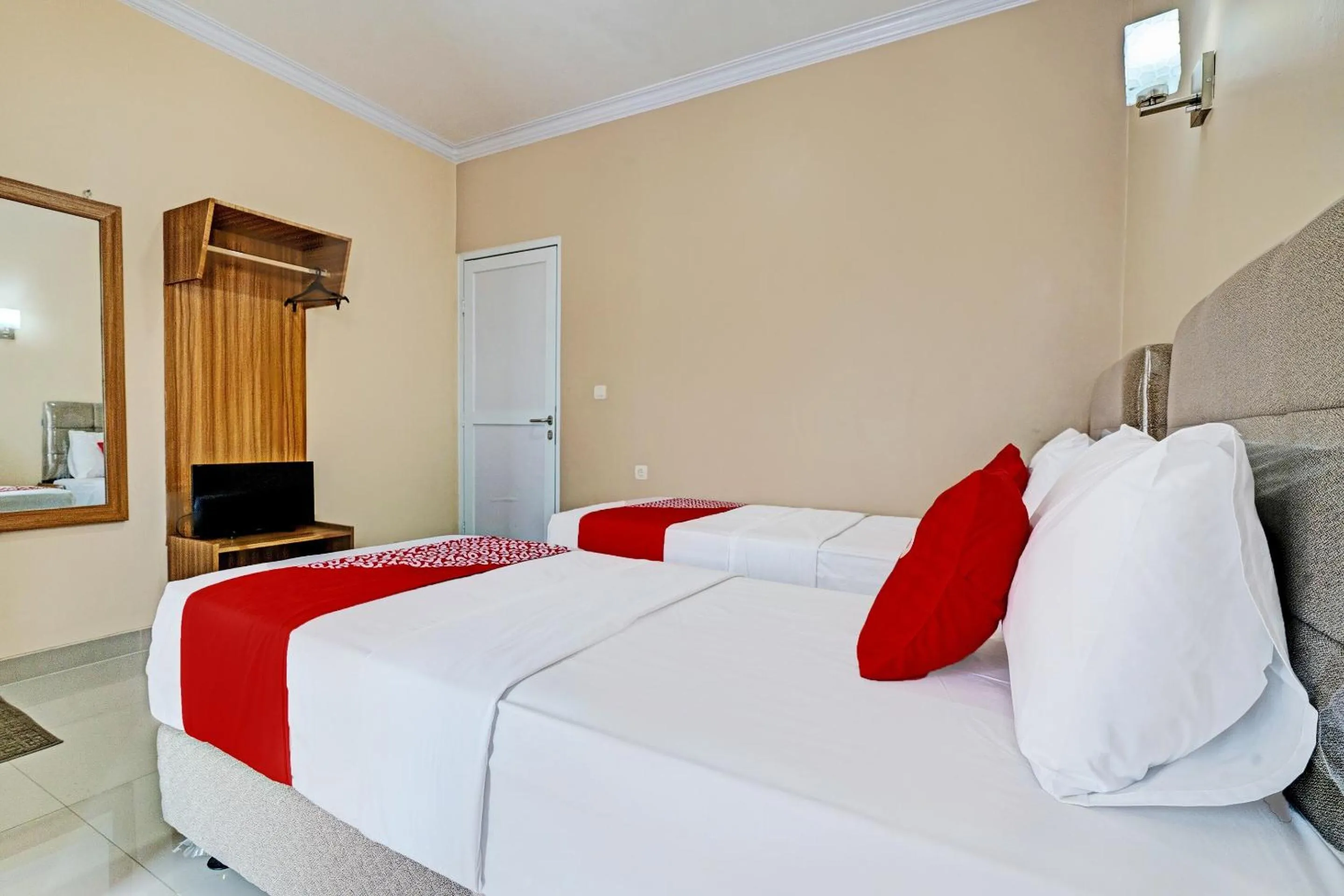 Bedroom in OYO 92023 Singgasana Cipelah Syariah