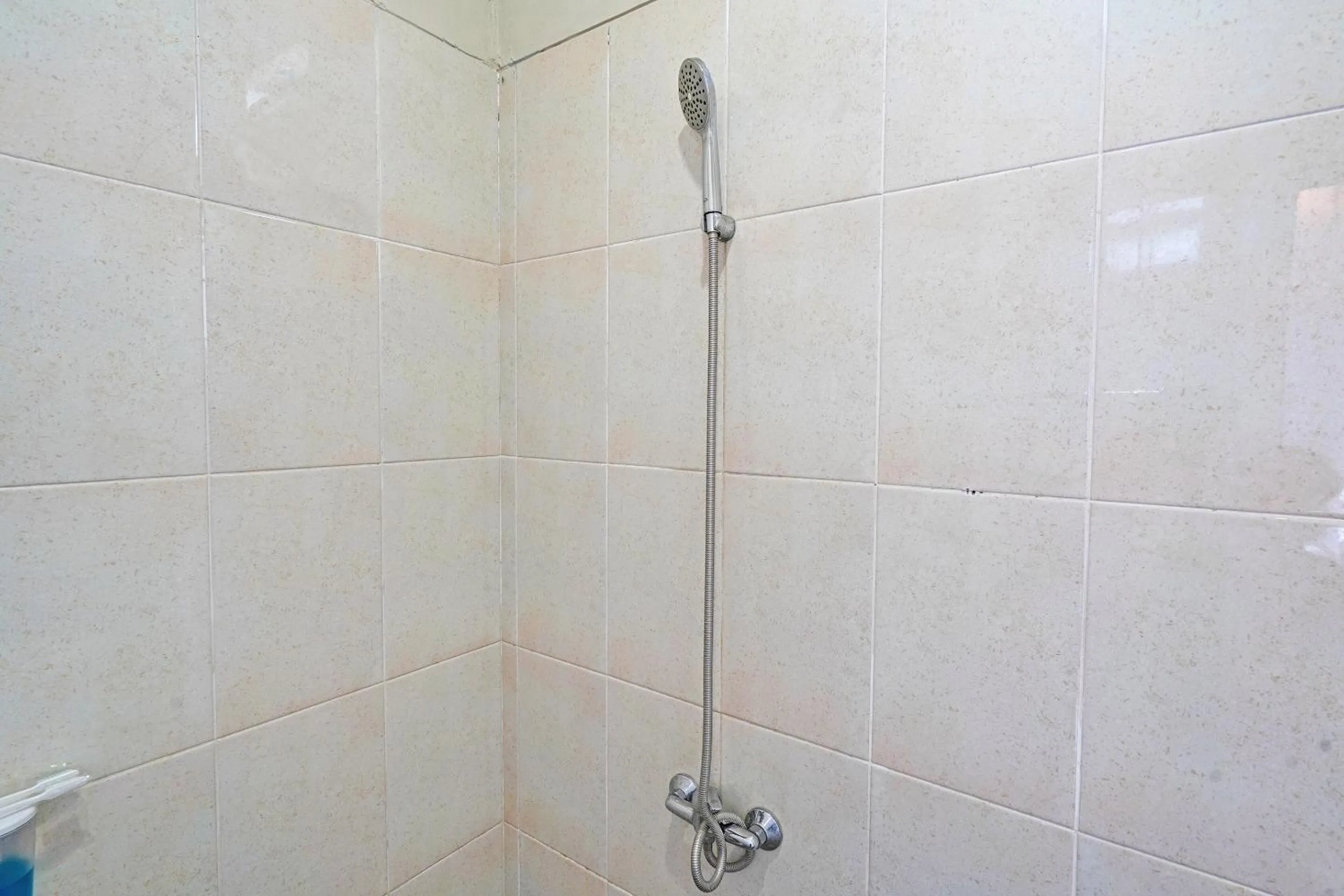 Bathroom in OYO 92023 Singgasana Cipelah Syariah
