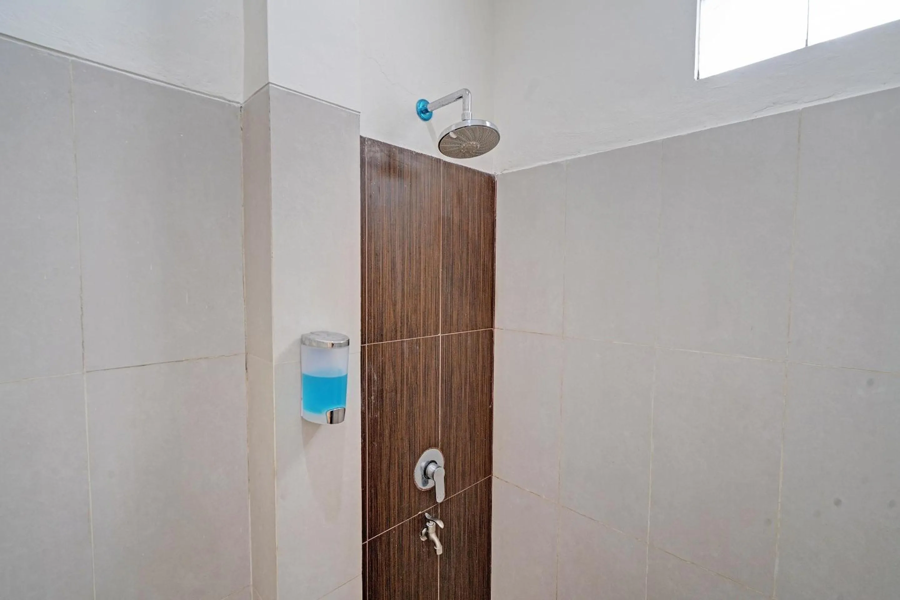 Bathroom in OYO 92023 Singgasana Cipelah Syariah