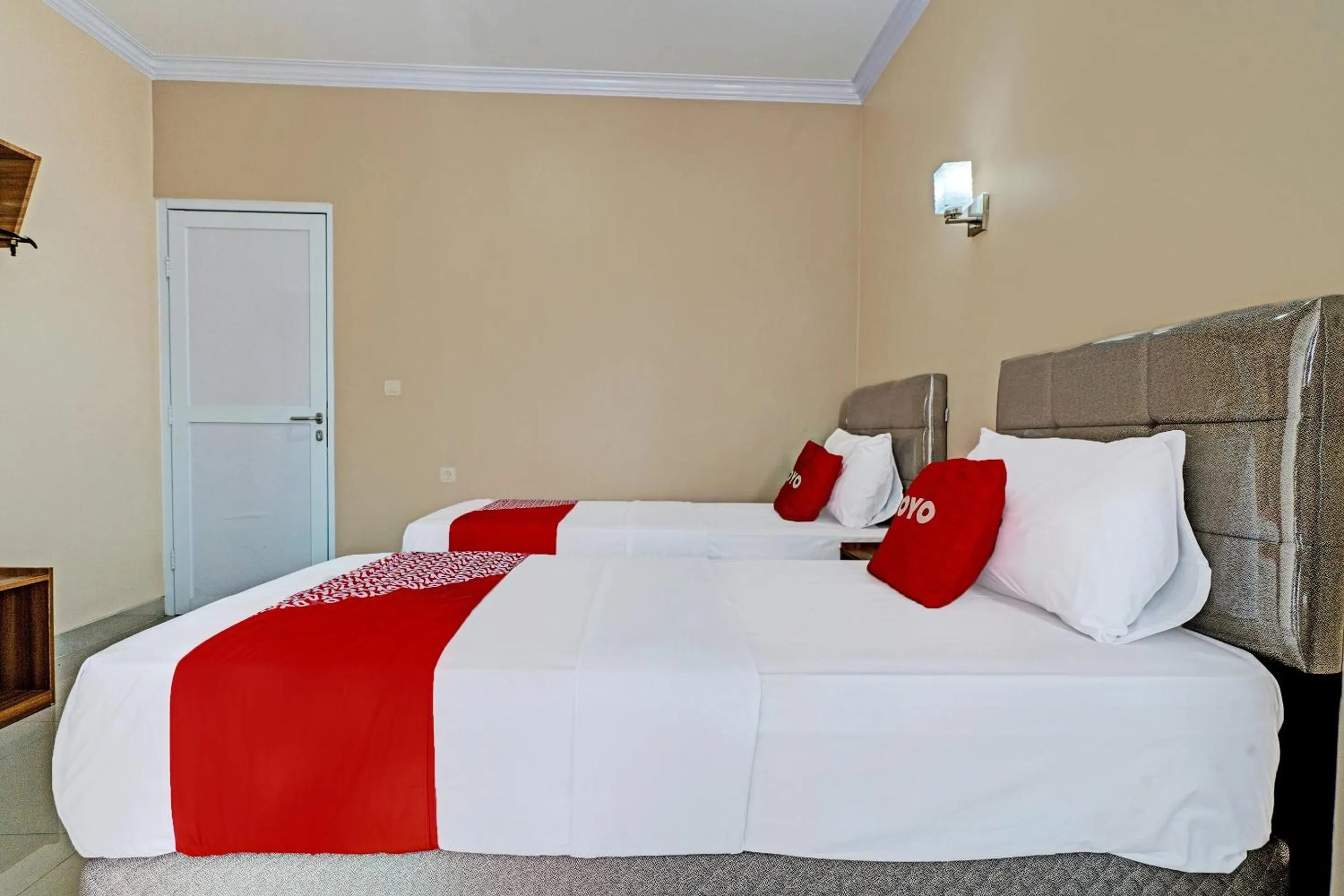 Bedroom in OYO 92023 Singgasana Cipelah Syariah