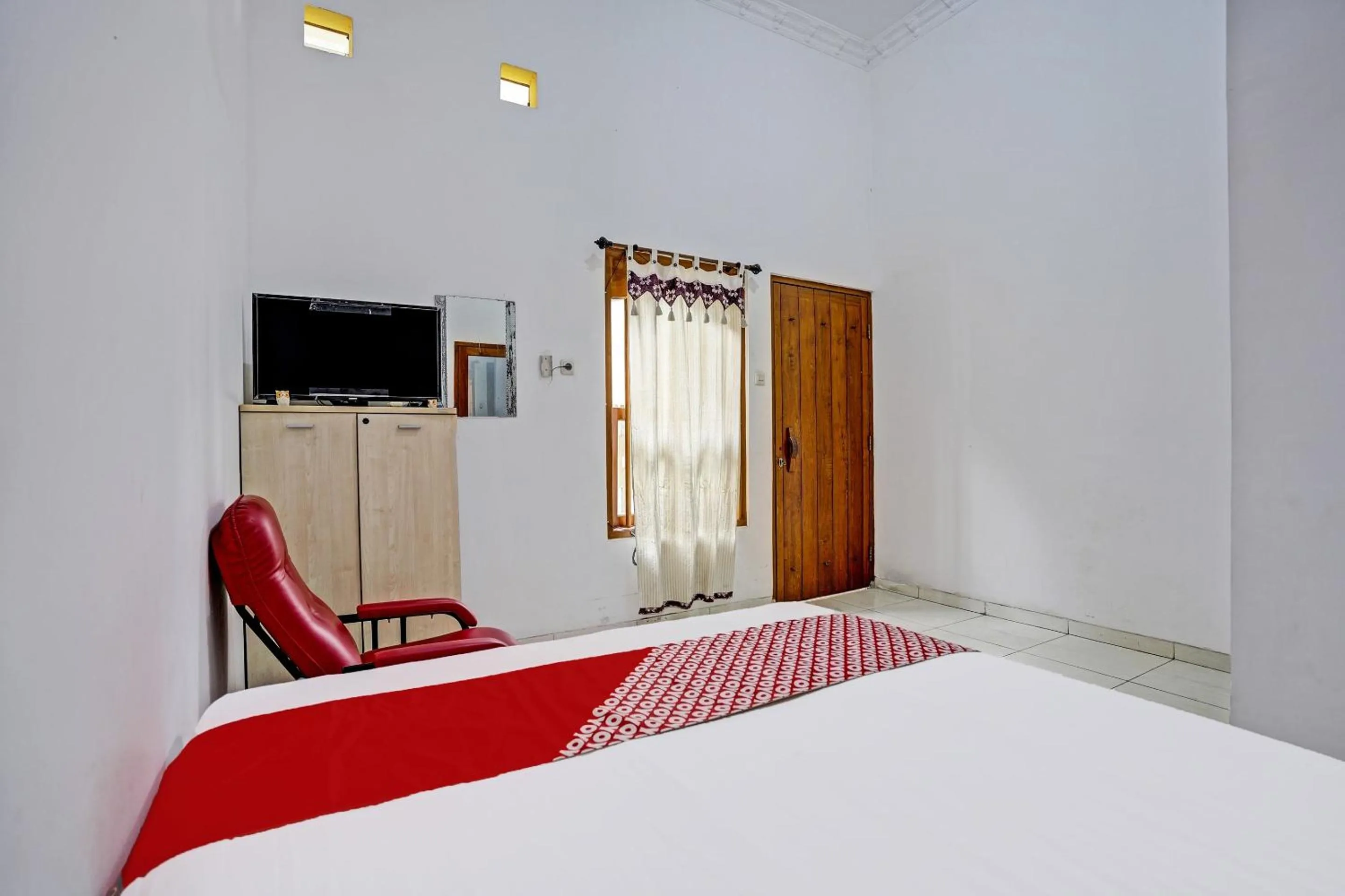 Bedroom, Bed in OYO Life 92030 Ef Palm Guest House Family