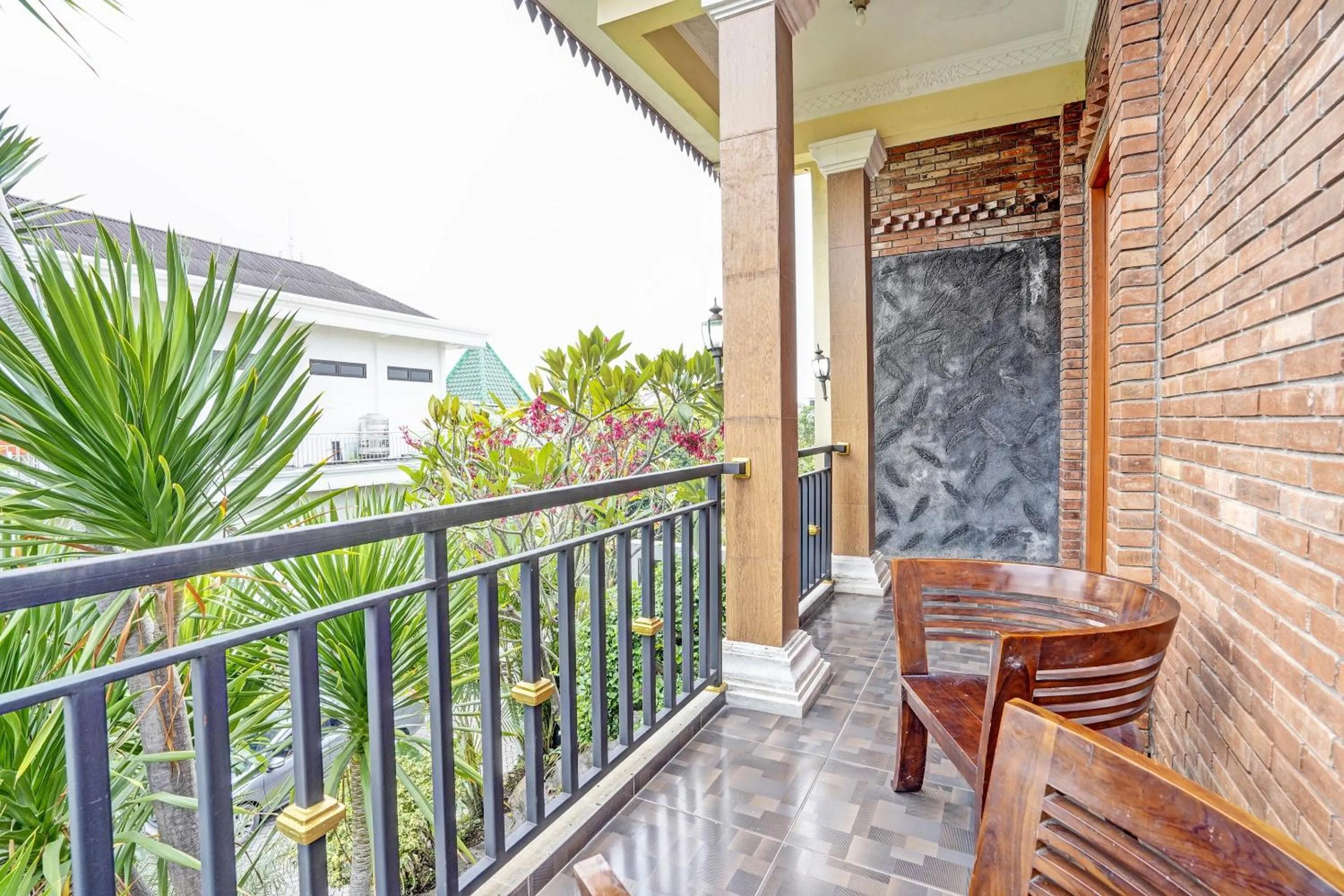 Lobby or reception in OYO Life 92030 Ef Palm Guest House Family