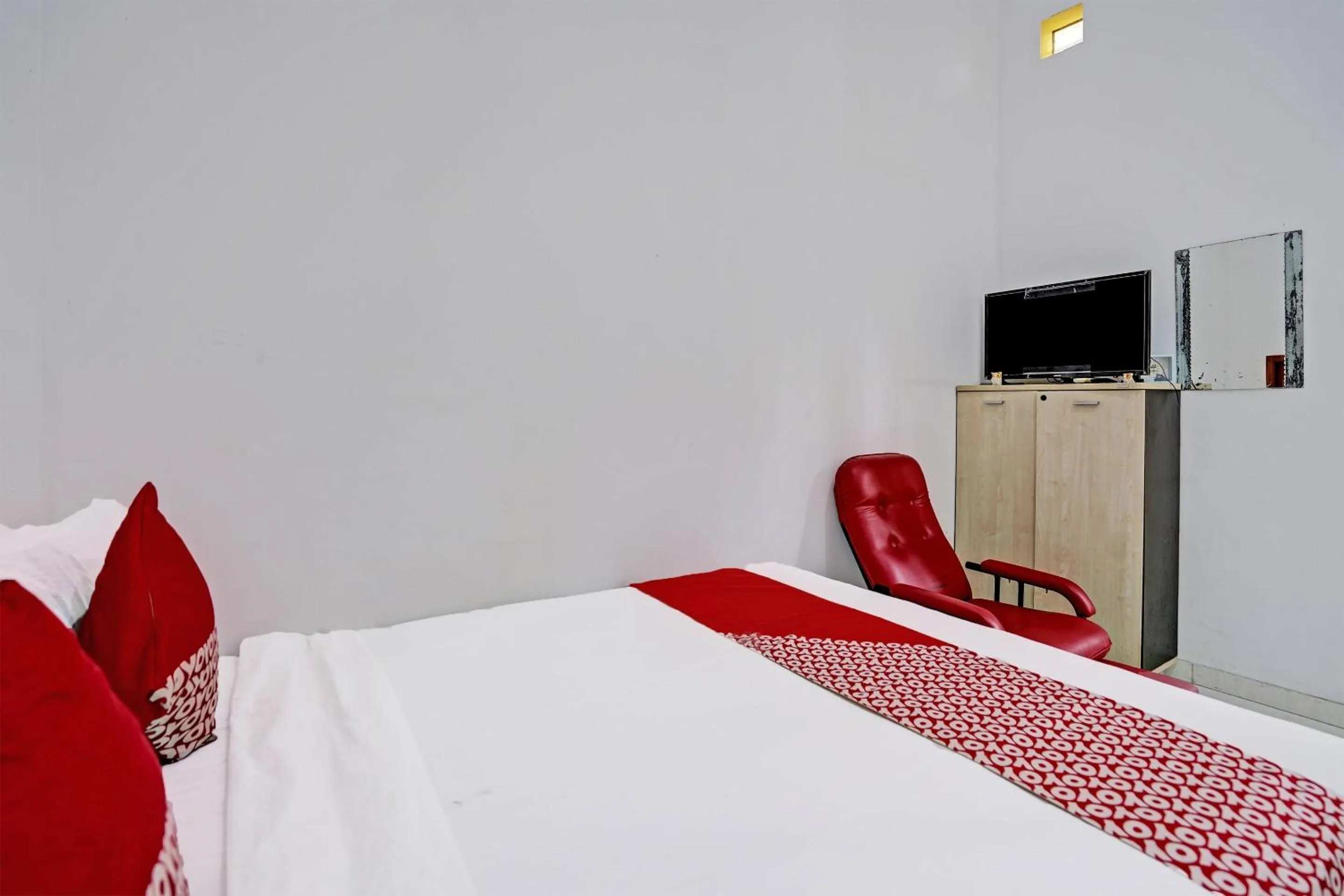 Bedroom, Bed in OYO Life 92030 Ef Palm Guest House Family