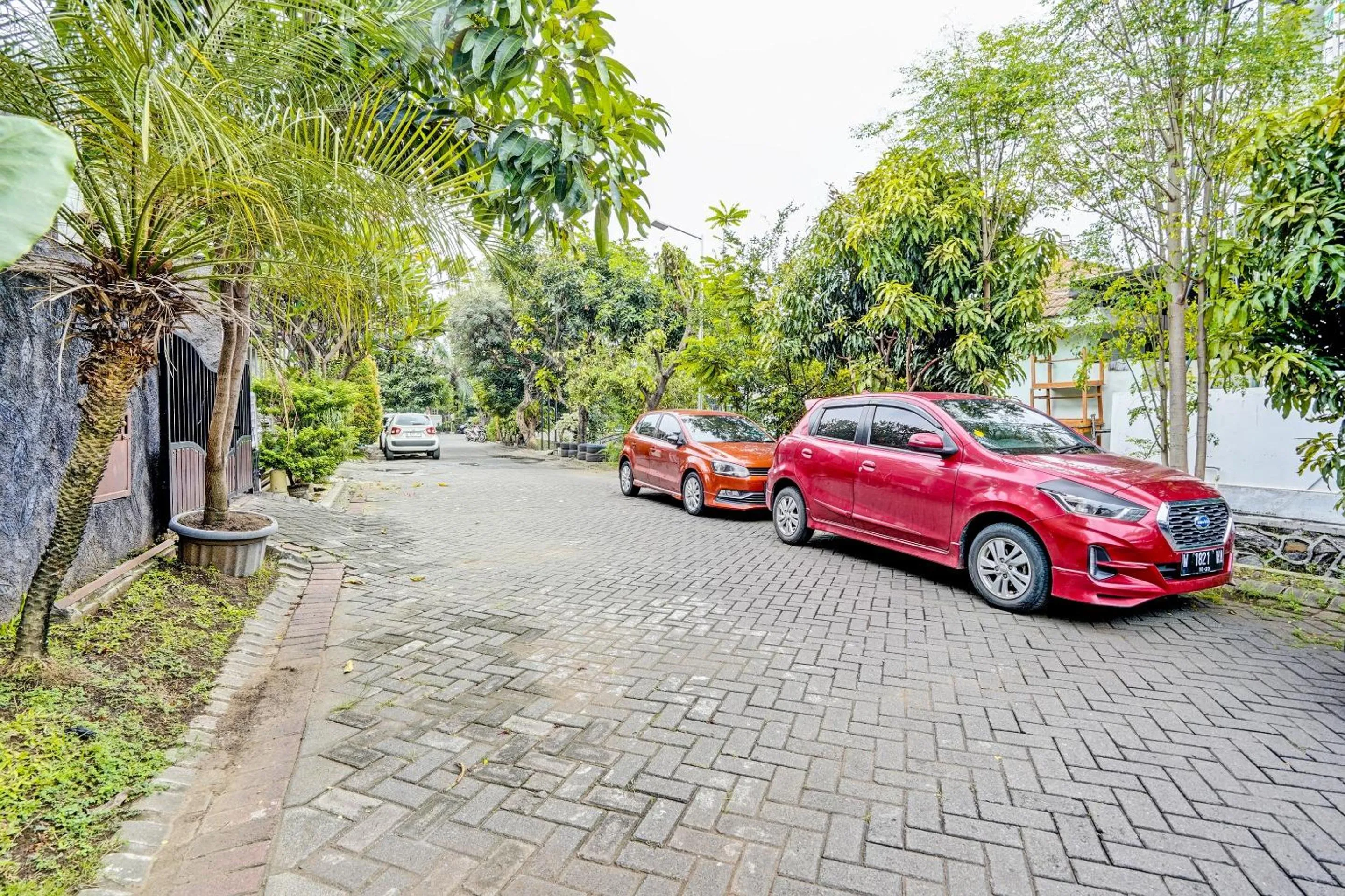 Facade/entrance in OYO Life 92030 Ef Palm Guest House Family