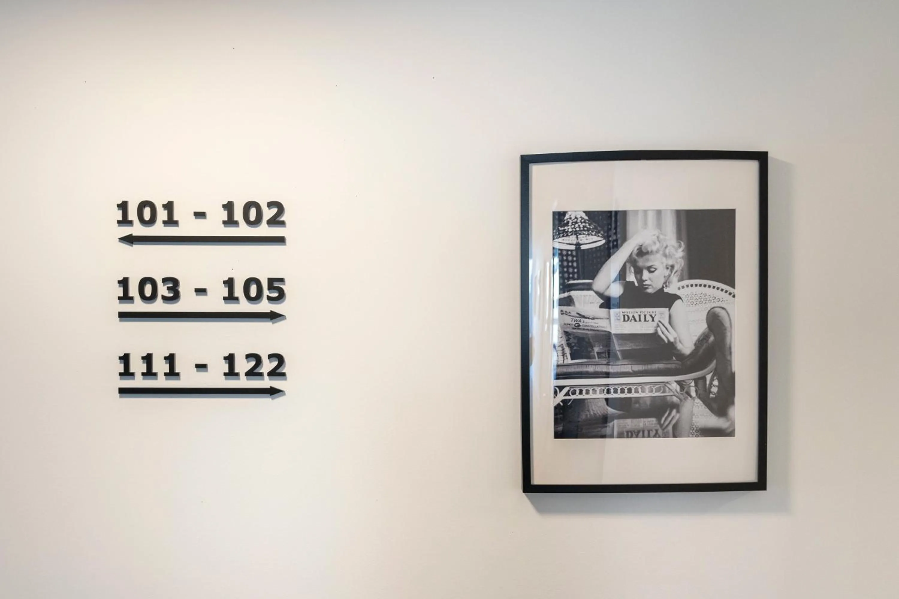 Text overlay in Village by Maier - kontaktloser Check-in