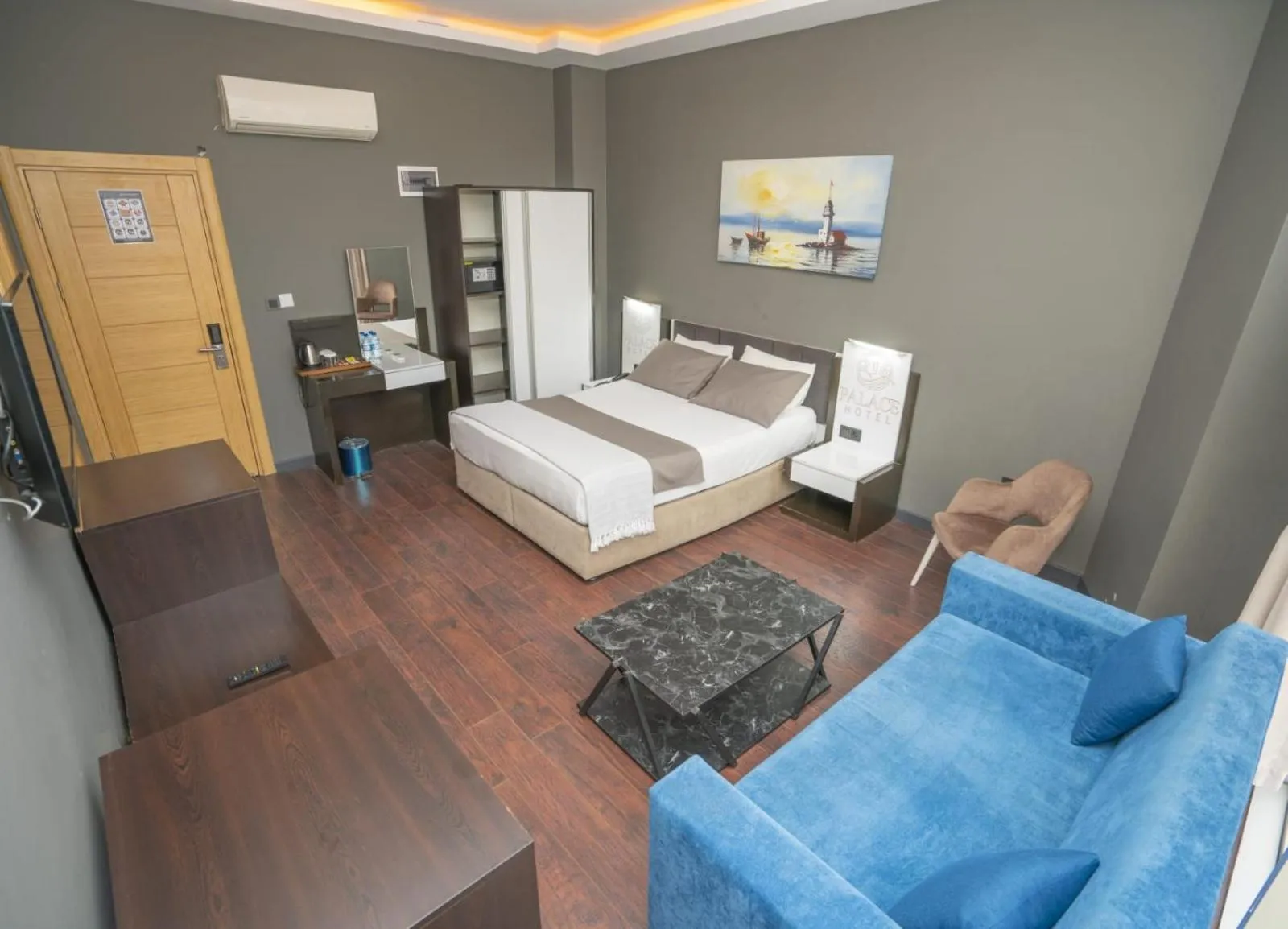 Bed in 216 Palace Suite