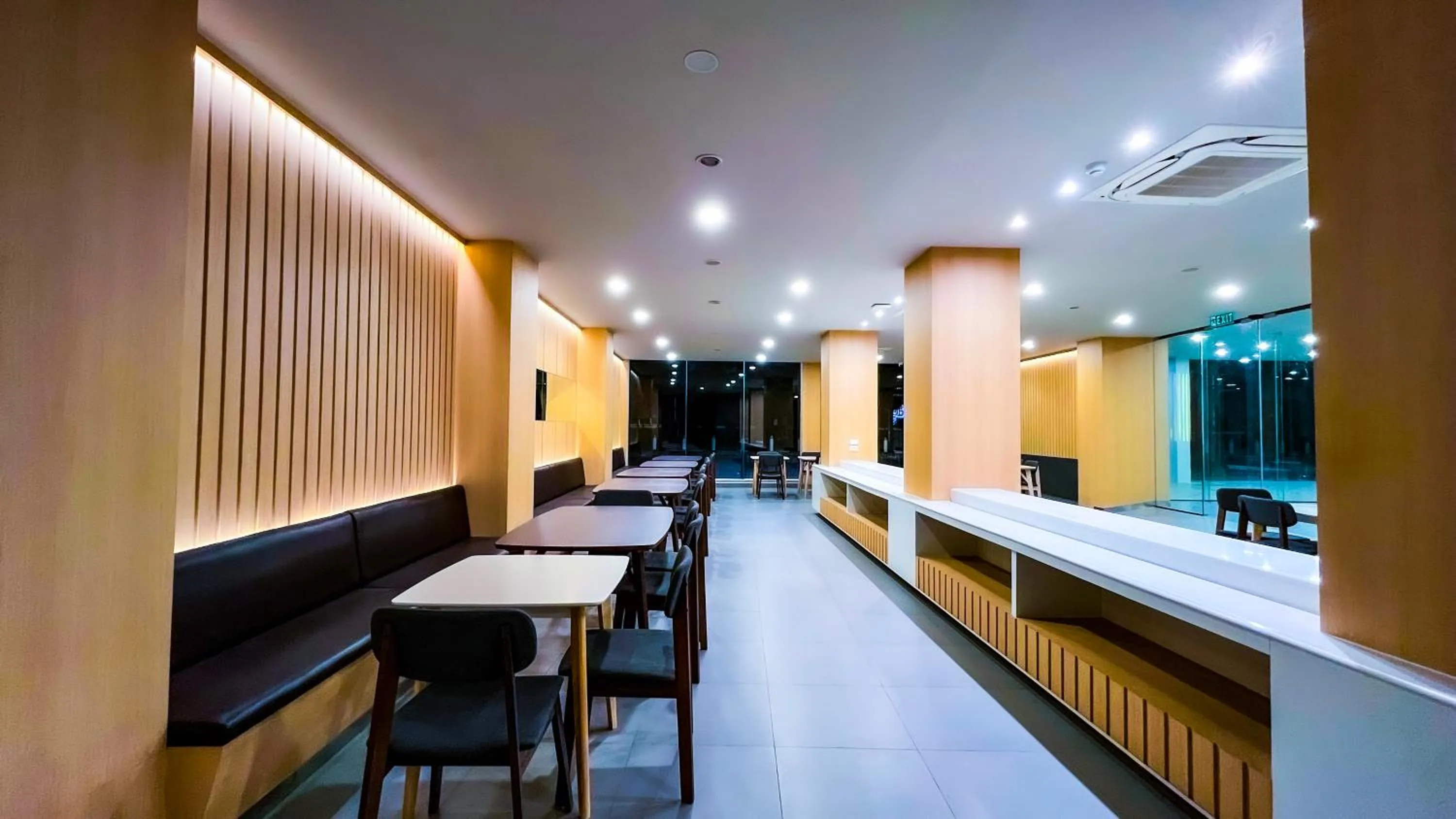 Restaurant/places to eat in The Riva Vientiane Hotel