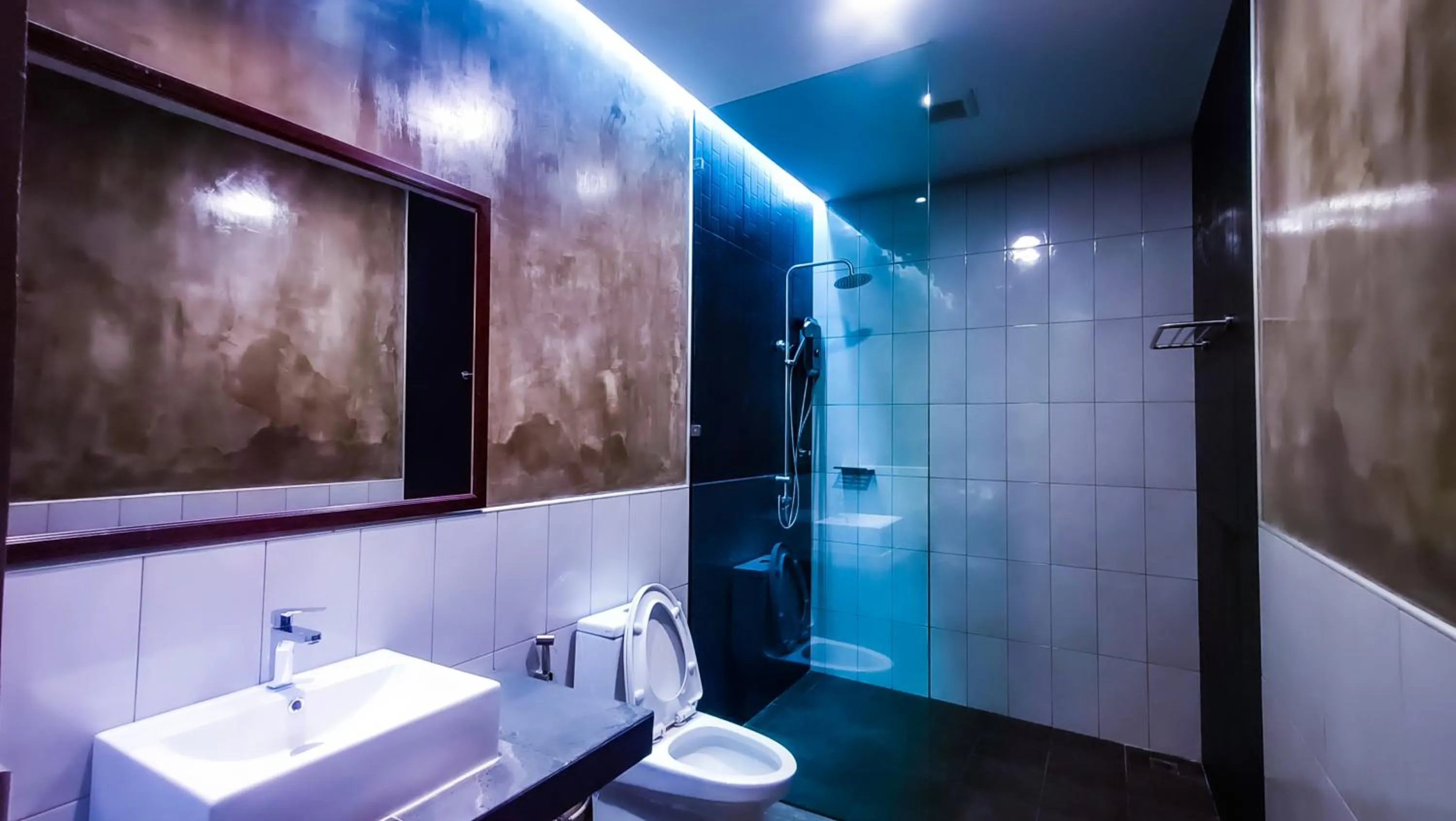 Shower in The Riva Vientiane Hotel