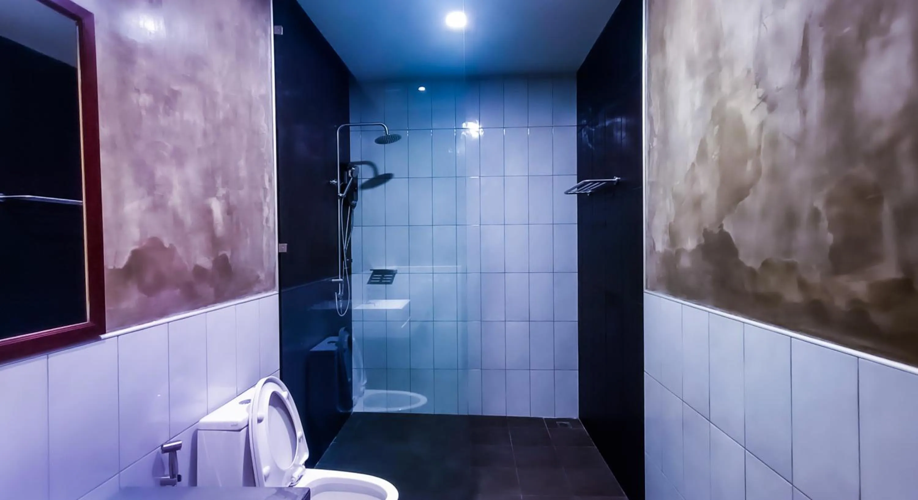 Shower in The Riva Vientiane Hotel