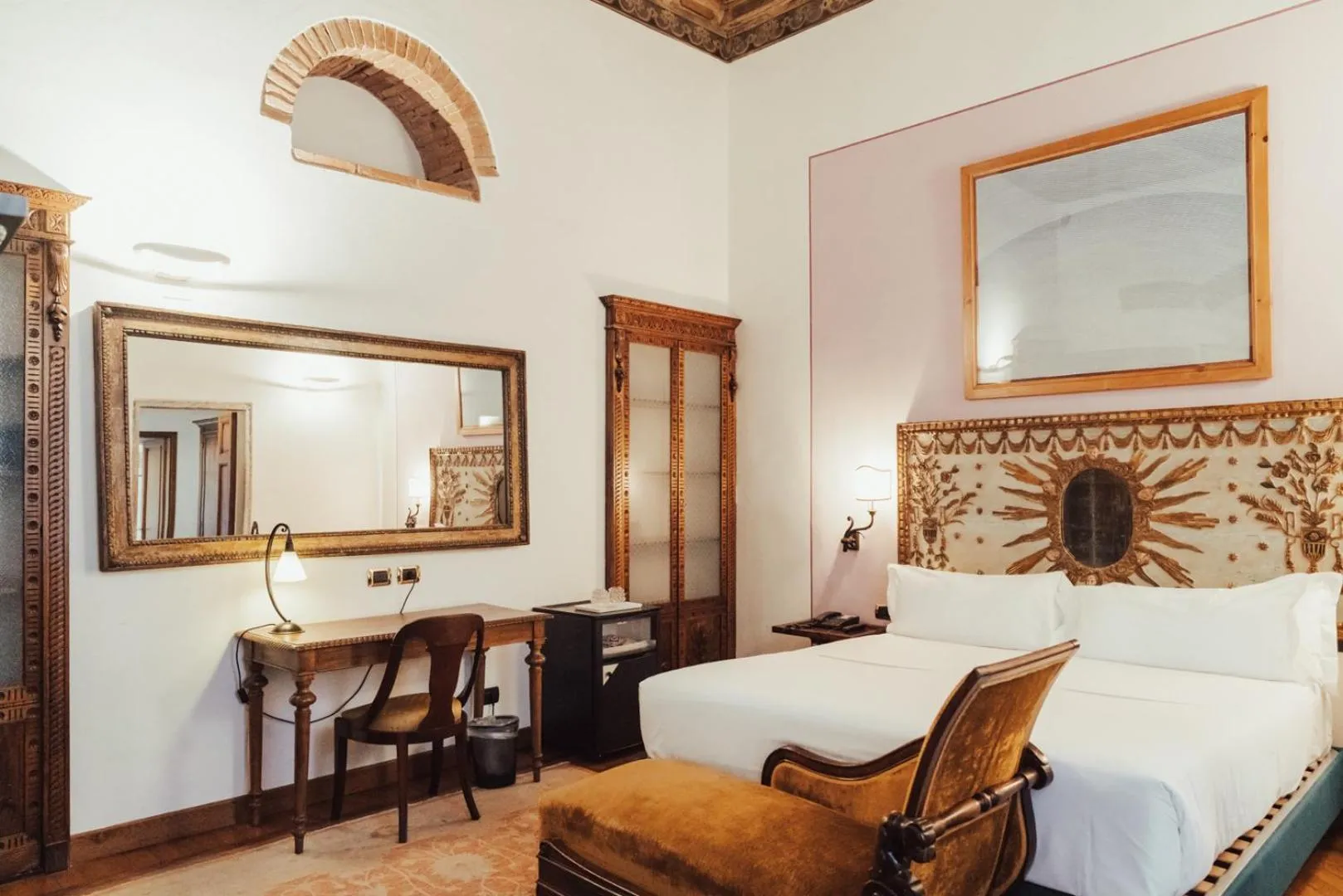 Photo of the whole room in II Guelfo Bianco