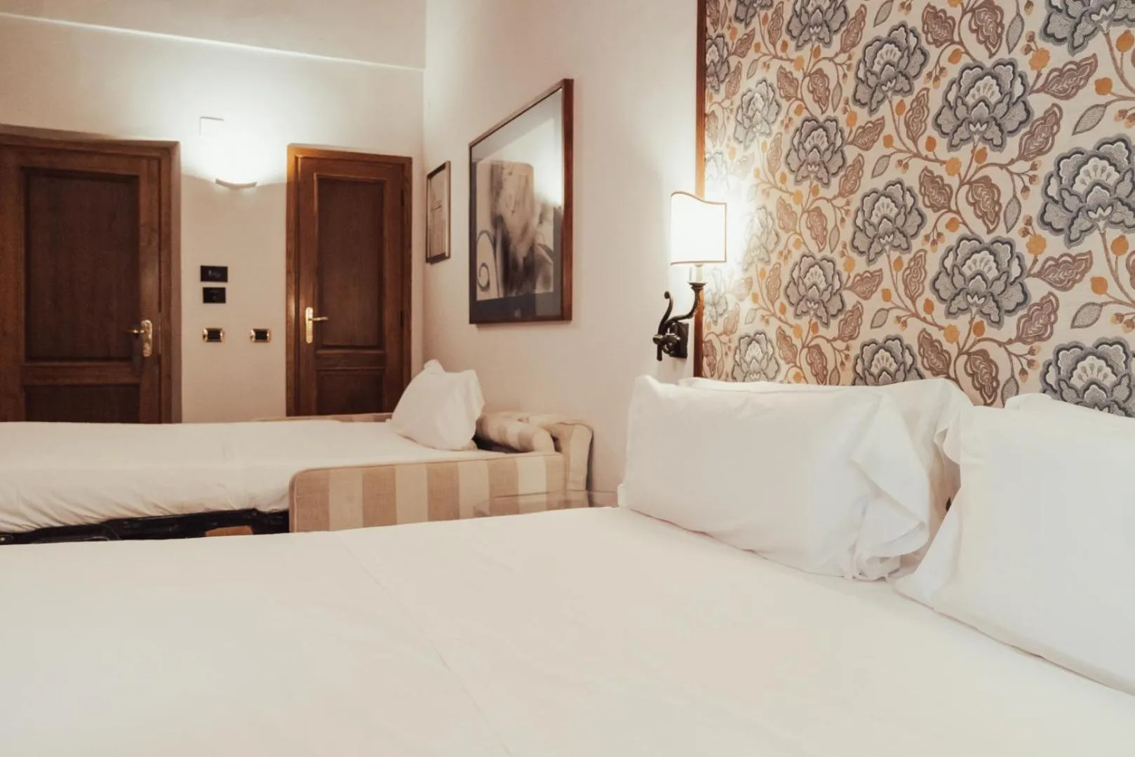 Photo of the whole room, Bed in II Guelfo Bianco