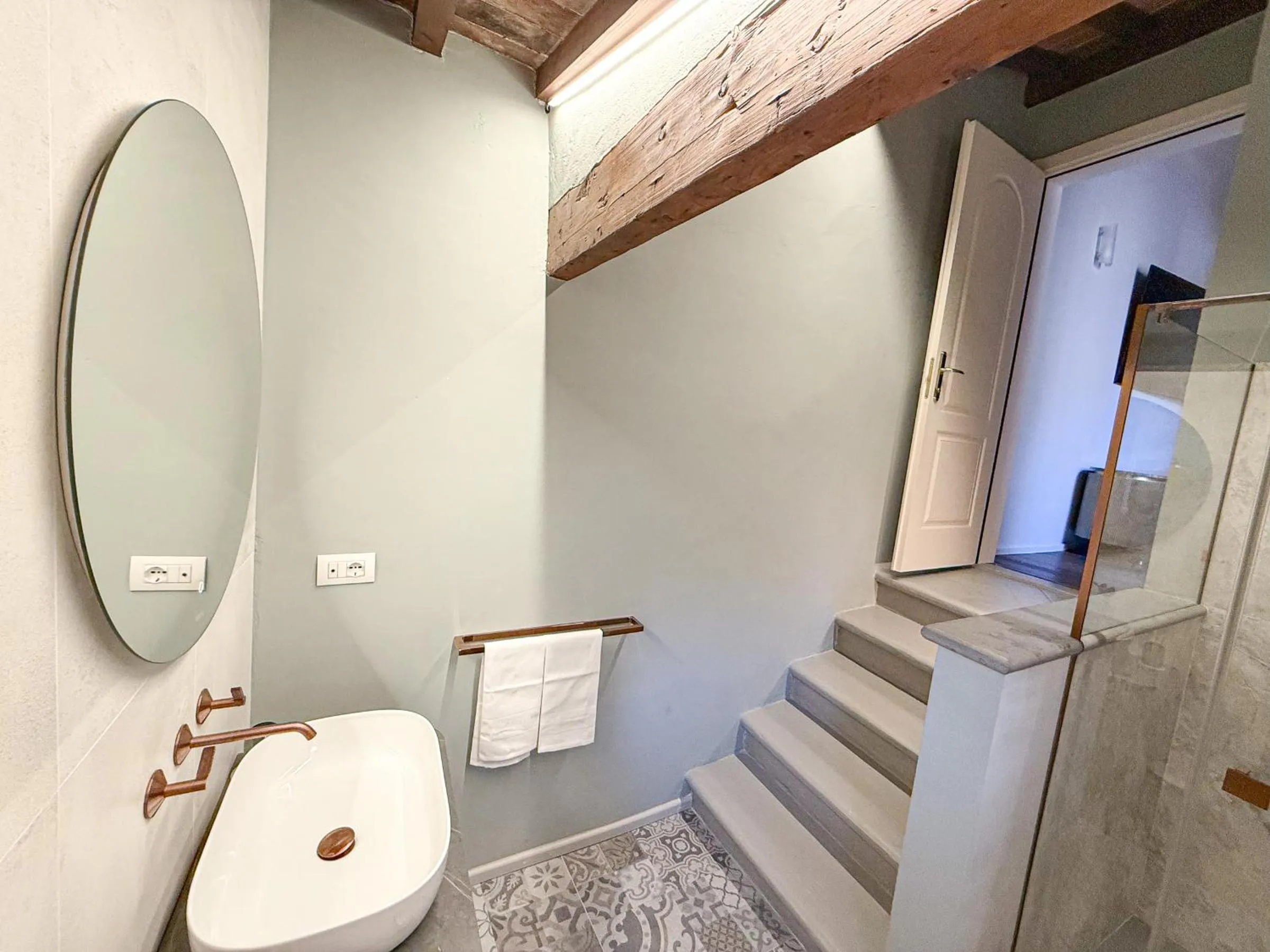 Bathroom in II Guelfo Bianco