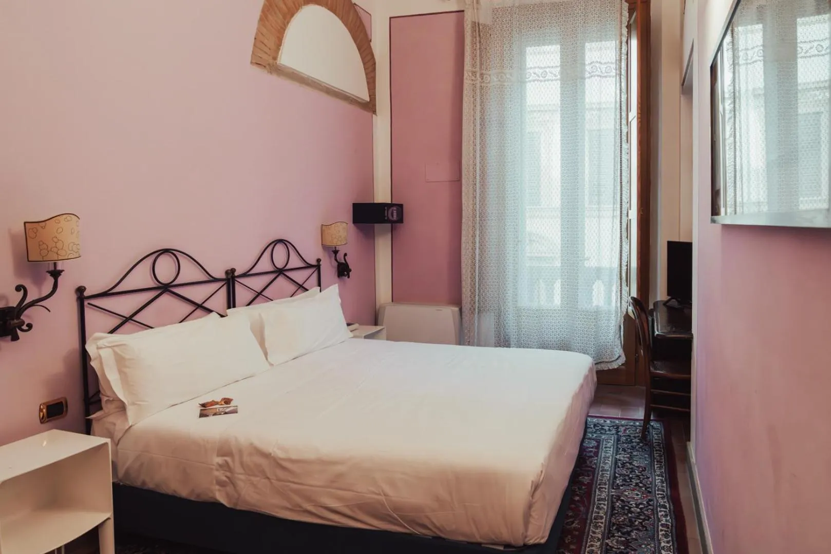 Photo of the whole room, Bed in II Guelfo Bianco