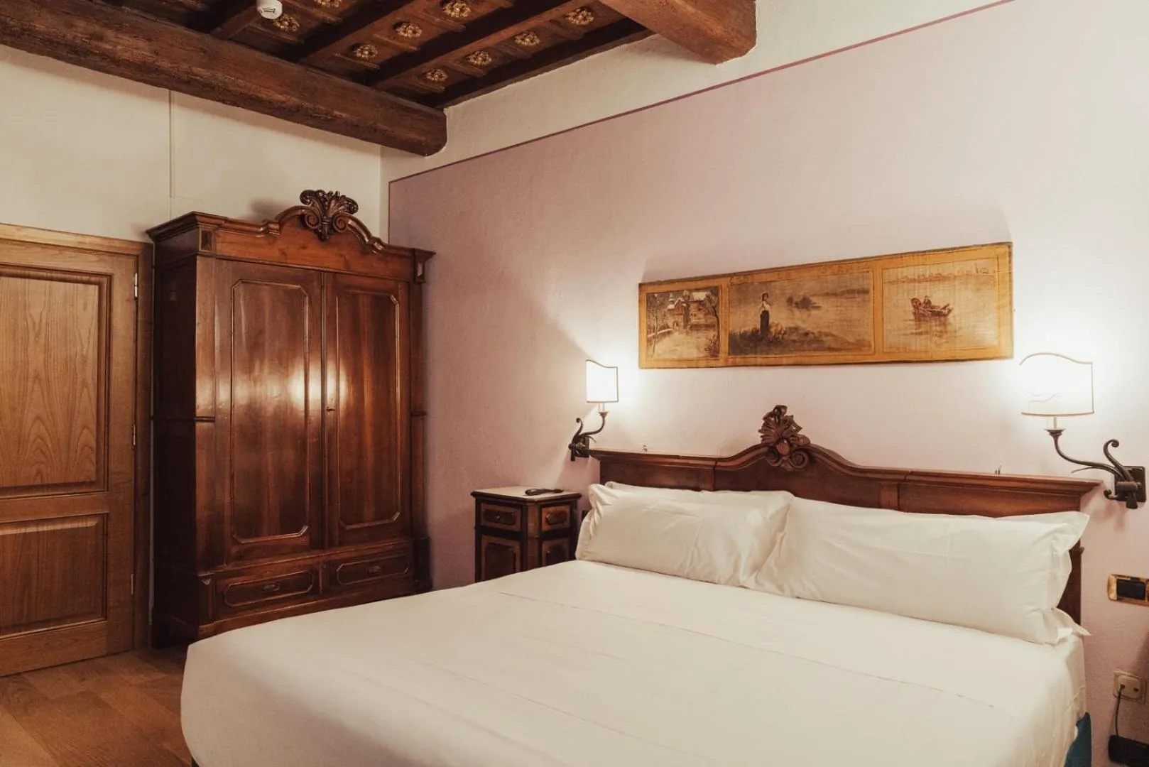 Photo of the whole room, Bed in II Guelfo Bianco