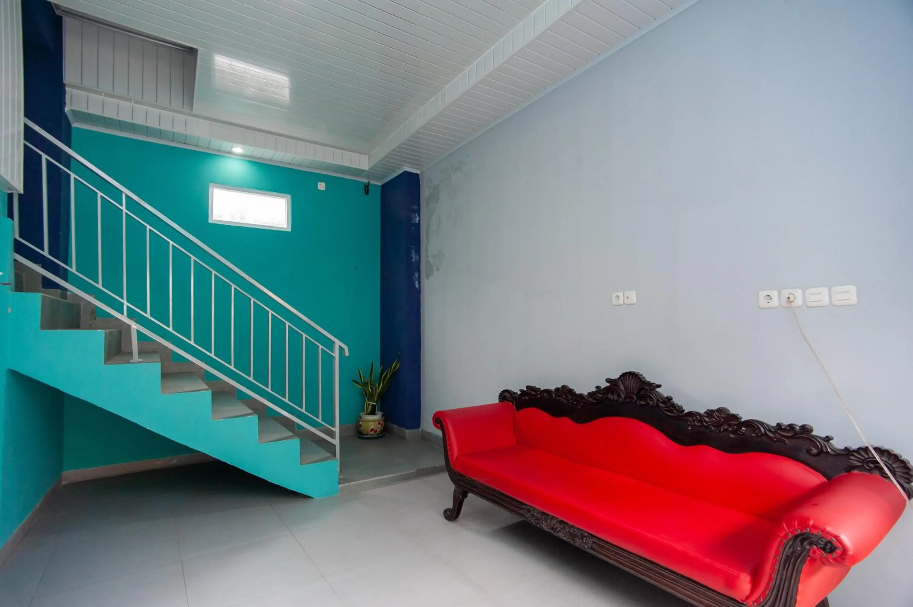 Living room in Urbanview Hotel Pangeran Palembang by RedDoorz