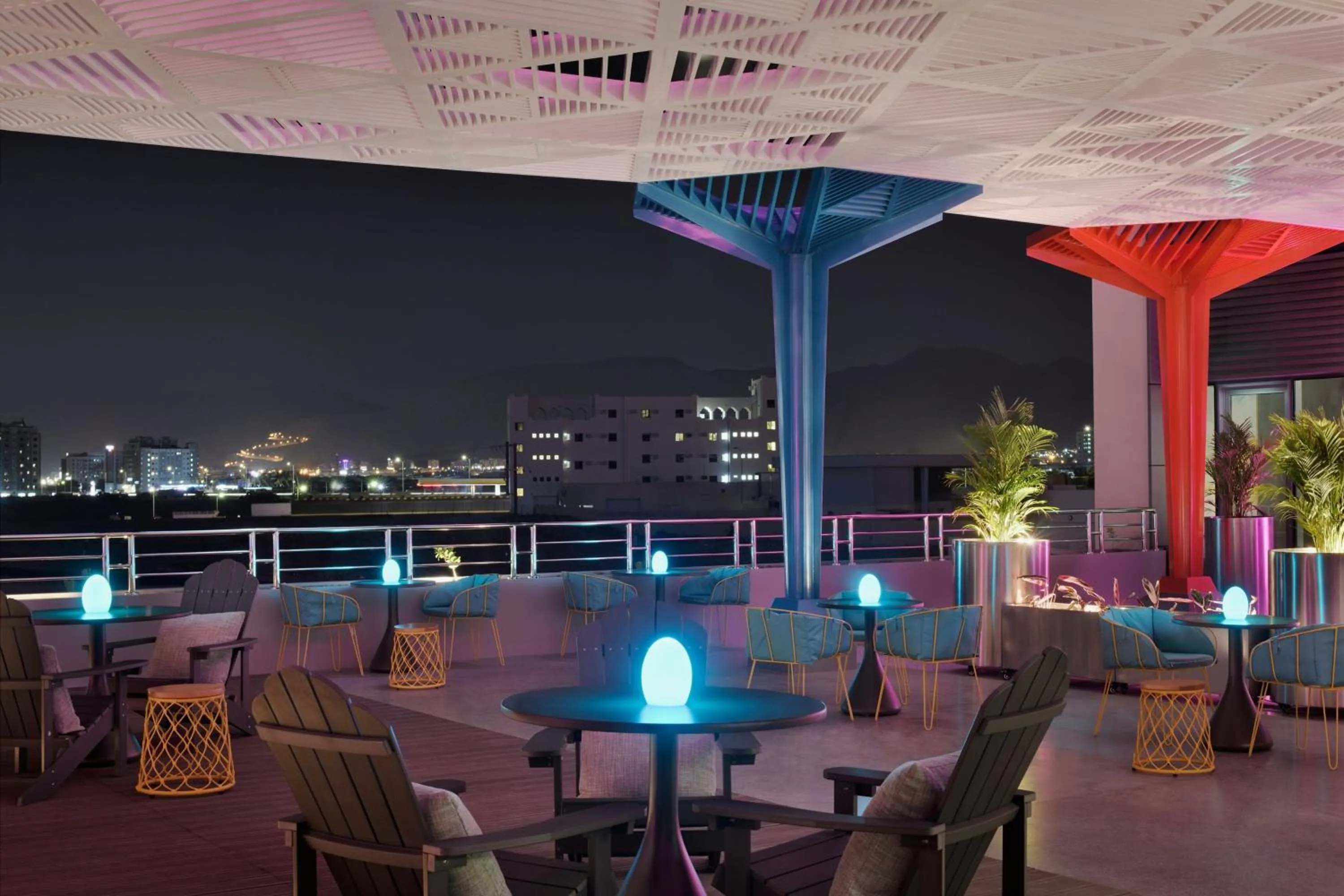 Restaurant/places to eat in Aloft Muscat