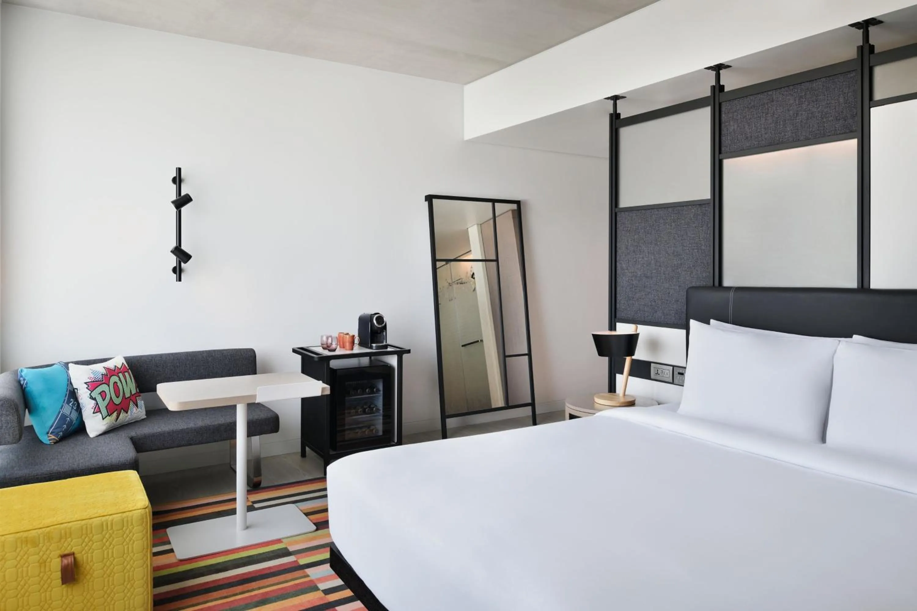 Photo of the whole room, Bed in Aloft Muscat