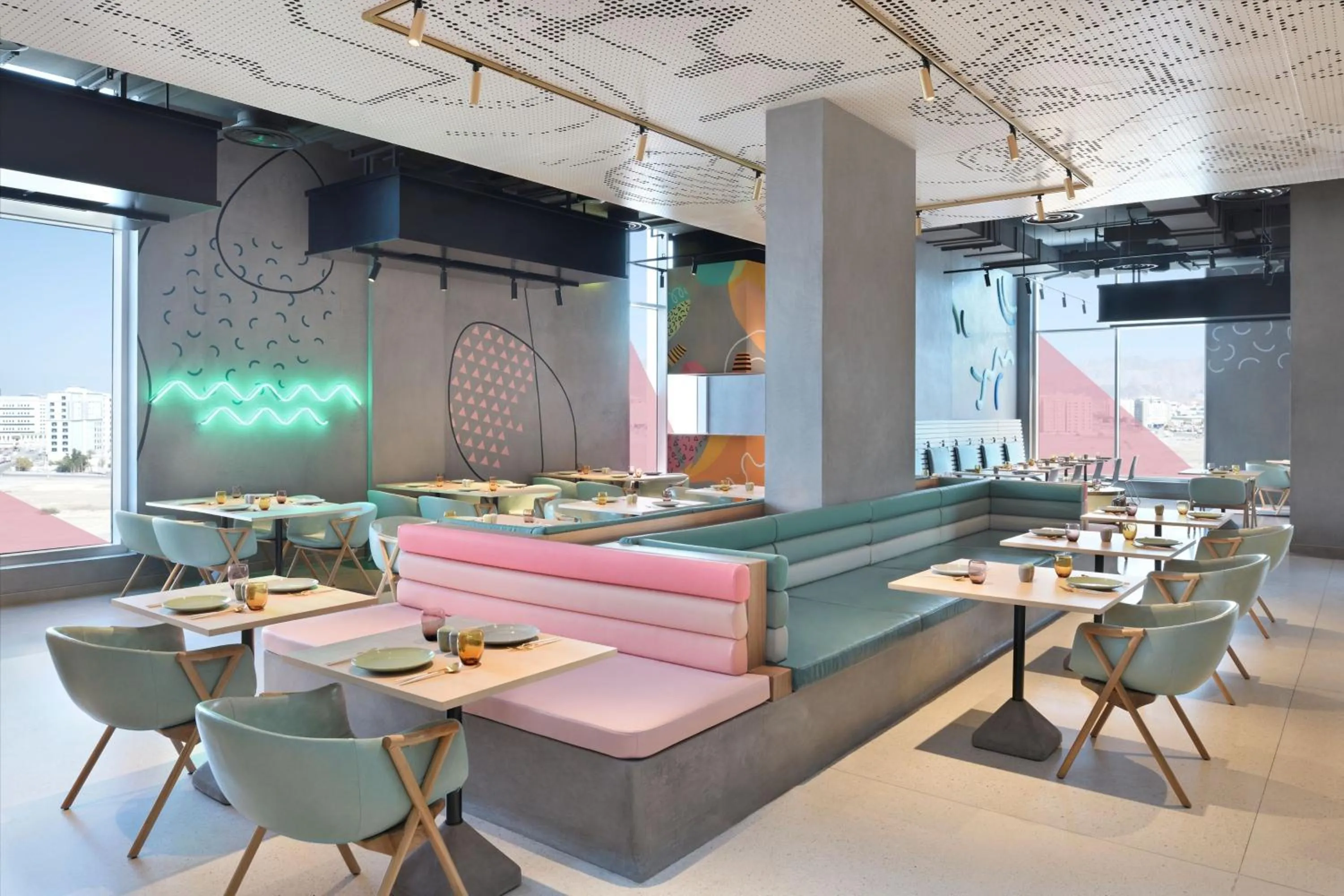 Restaurant/places to eat in Aloft Muscat