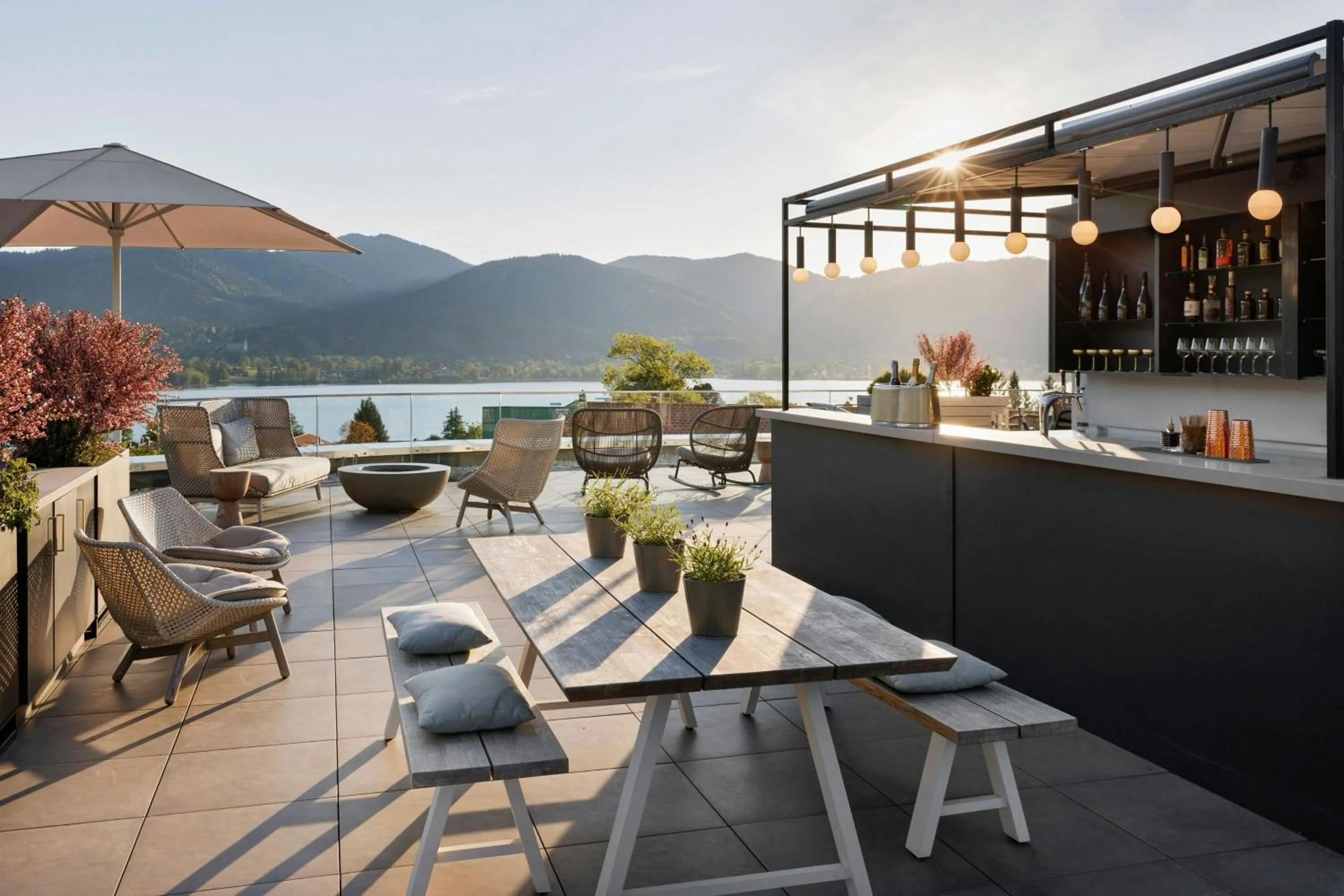 Lounge or bar in Caro & Selig, Tegernsee, Autograph Collection