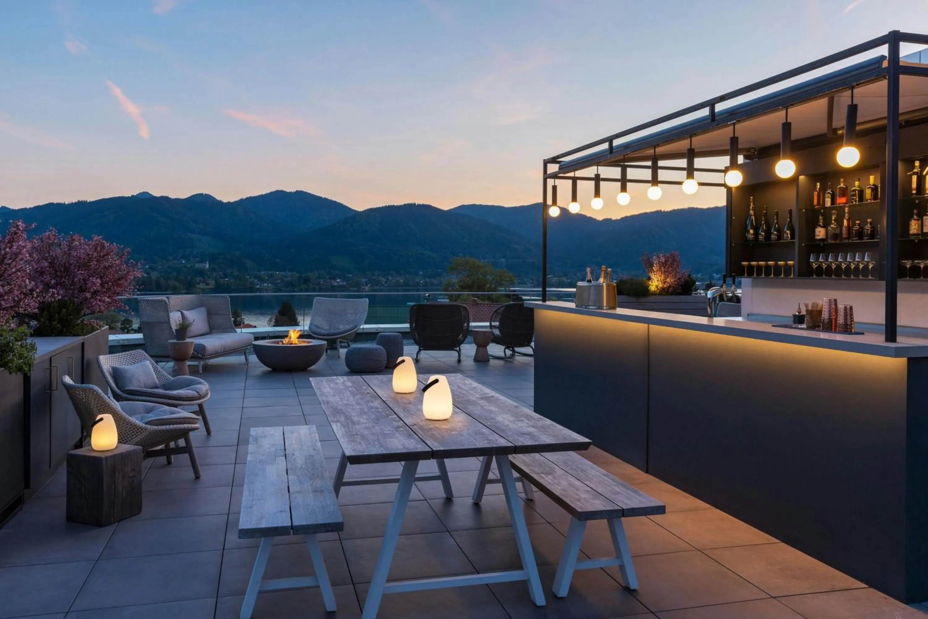 Lounge or bar in Caro & Selig, Tegernsee, Autograph Collection