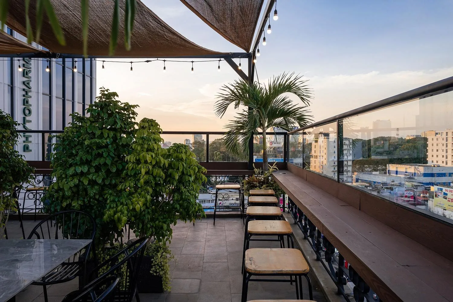 Restaurant/places to eat in Acnos Hotel