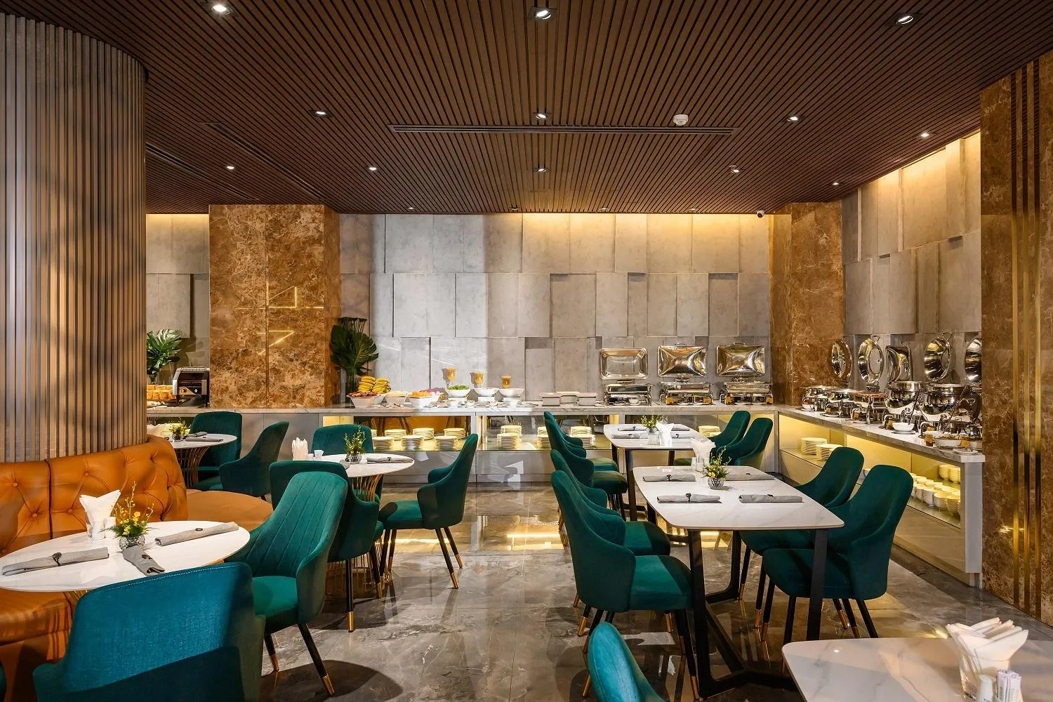 Restaurant/places to eat in Acnos Hotel