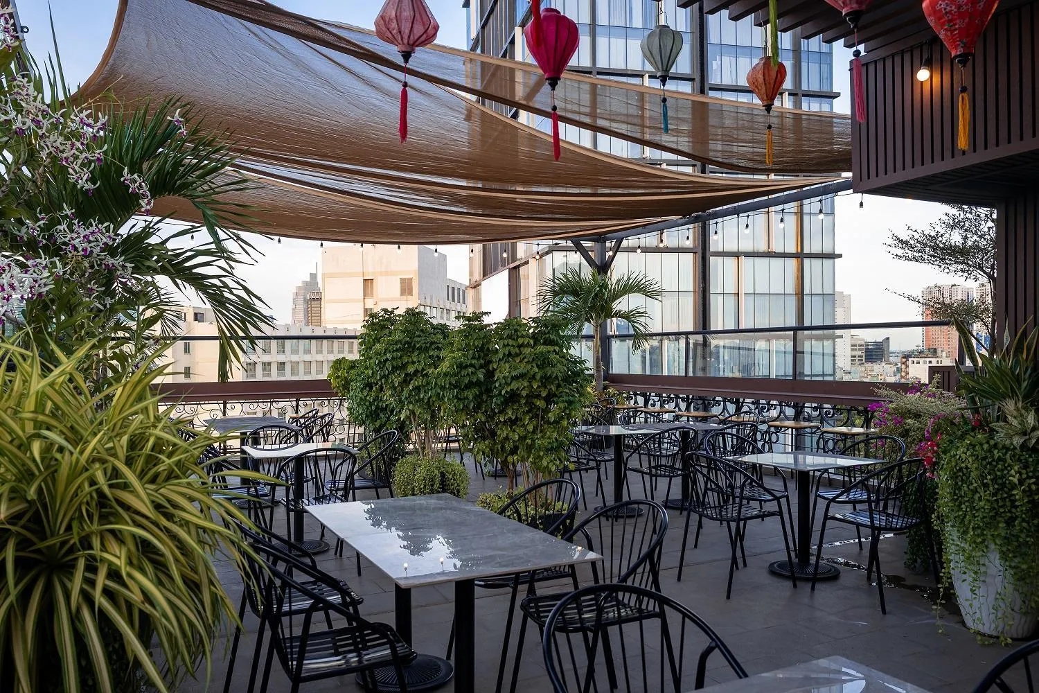 Restaurant/places to eat in Acnos Hotel