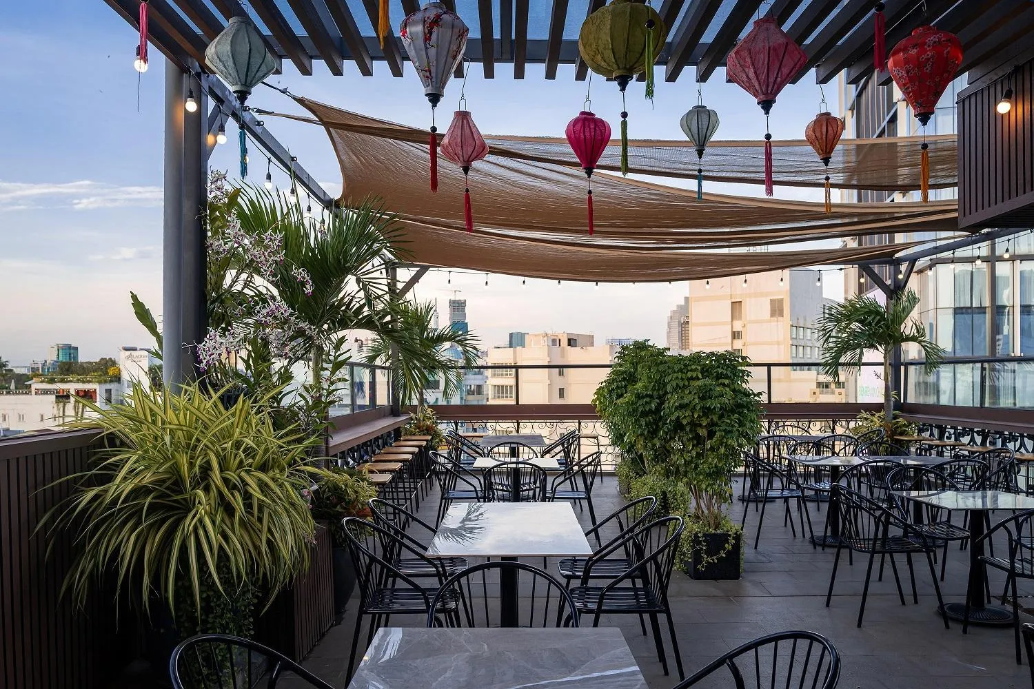 Restaurant/places to eat in Acnos Hotel