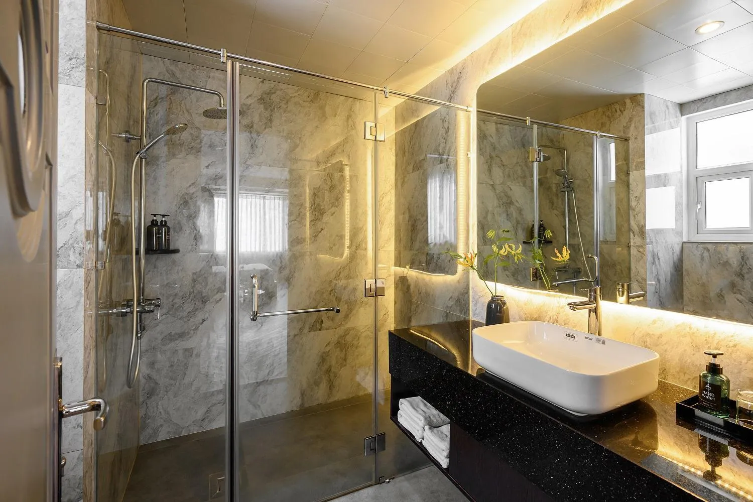 Shower in Acnos Hotel