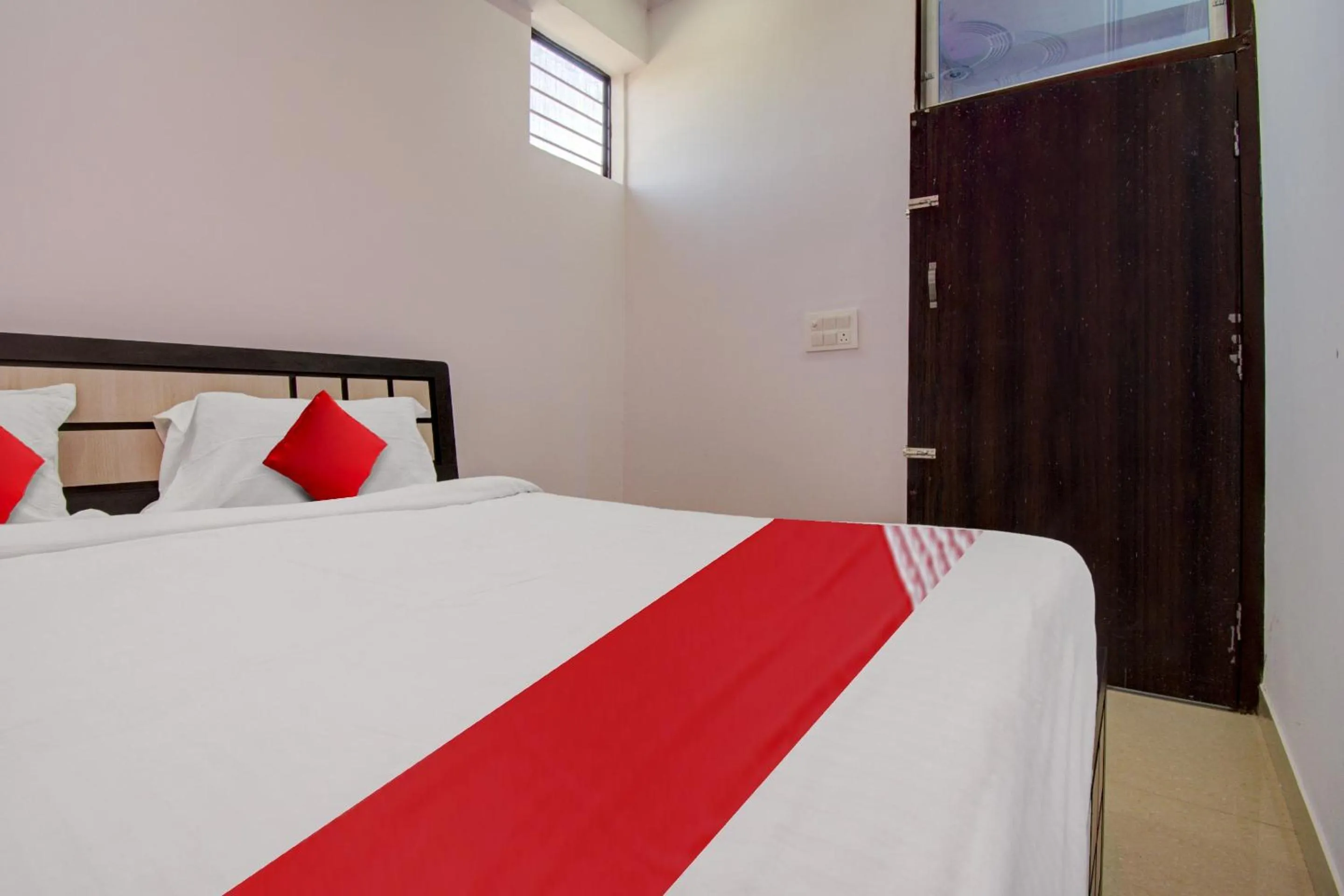 Facade/entrance in Hotel O Star Rest Hotel