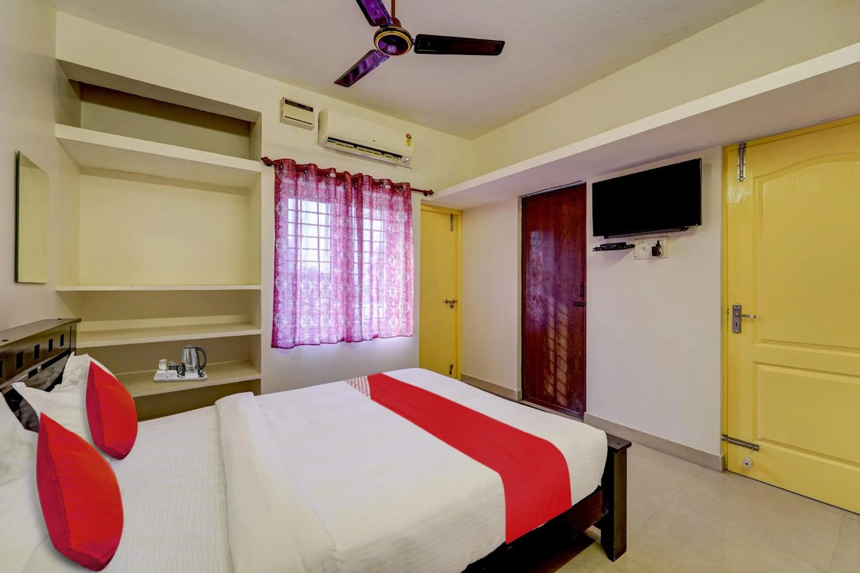 Bedroom, Bed in Hotel O Senthamizh Residency