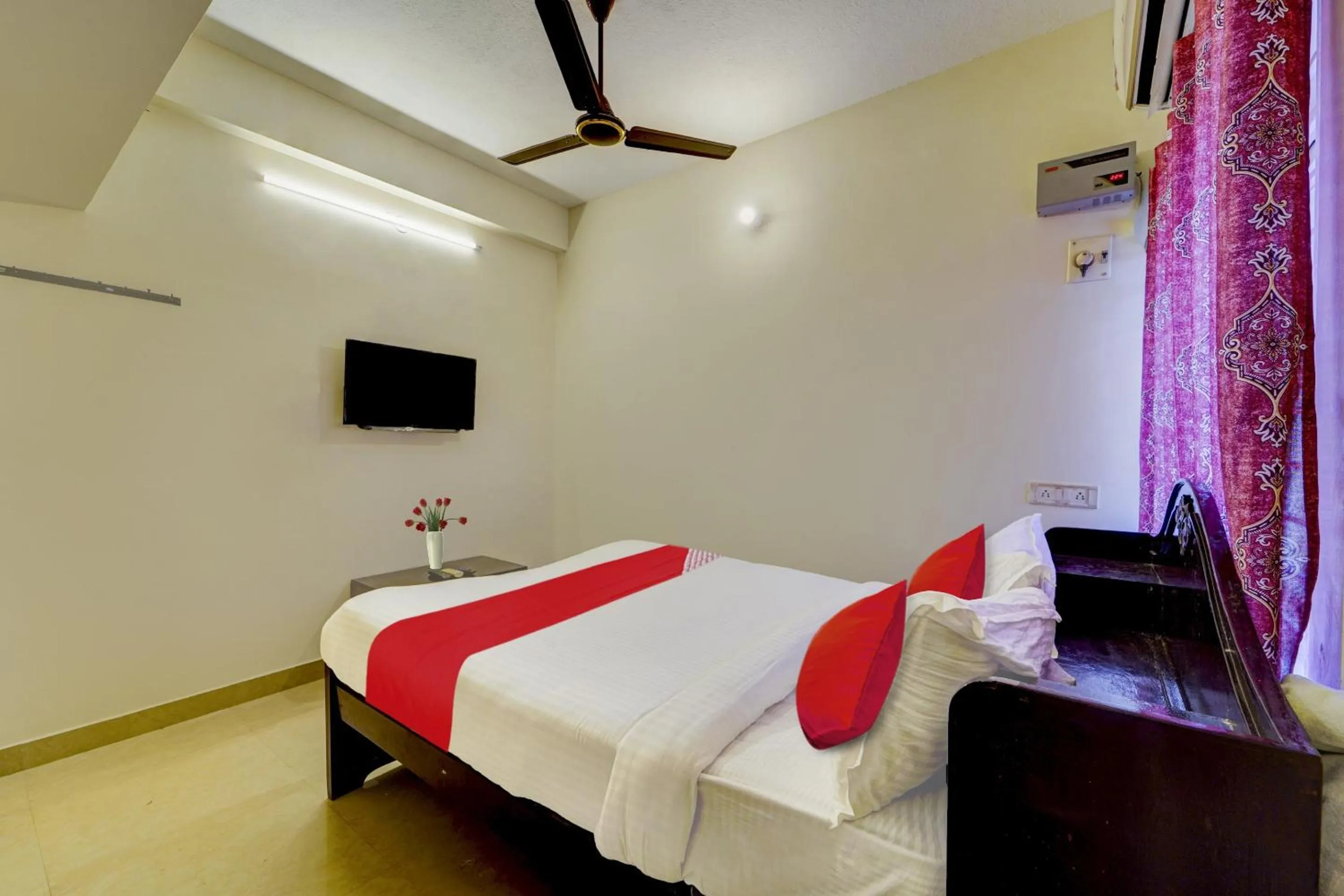 Bedroom, Bed in Hotel O Senthamizh Residency
