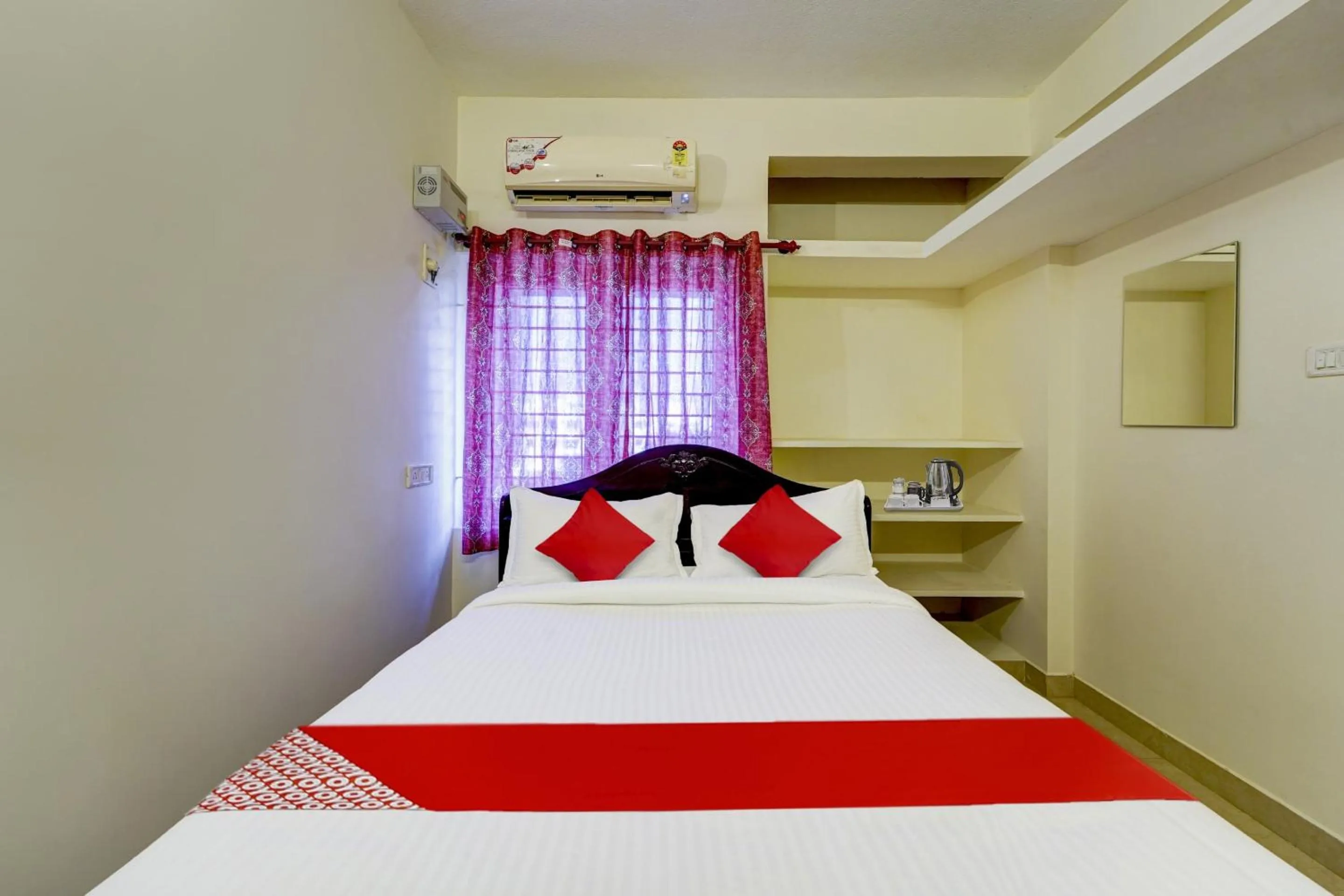 Bedroom, Bed in Hotel O Senthamizh Residency