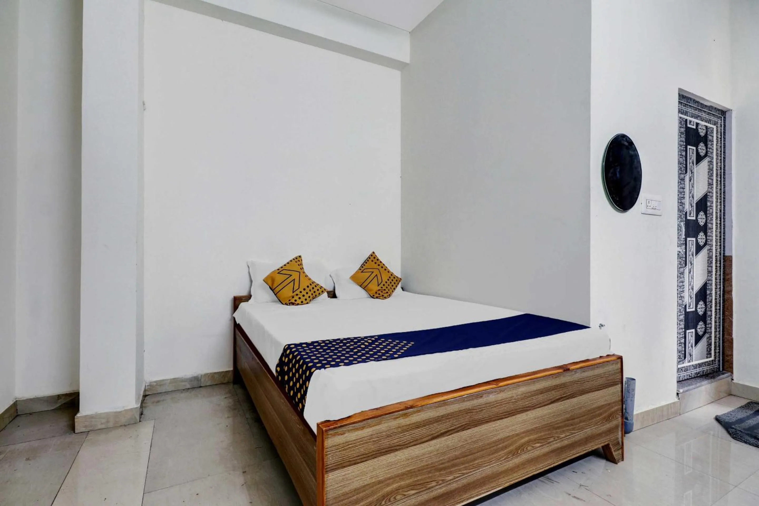 Facade/entrance, Bed in Hotel O SLV Boarding & Lodging