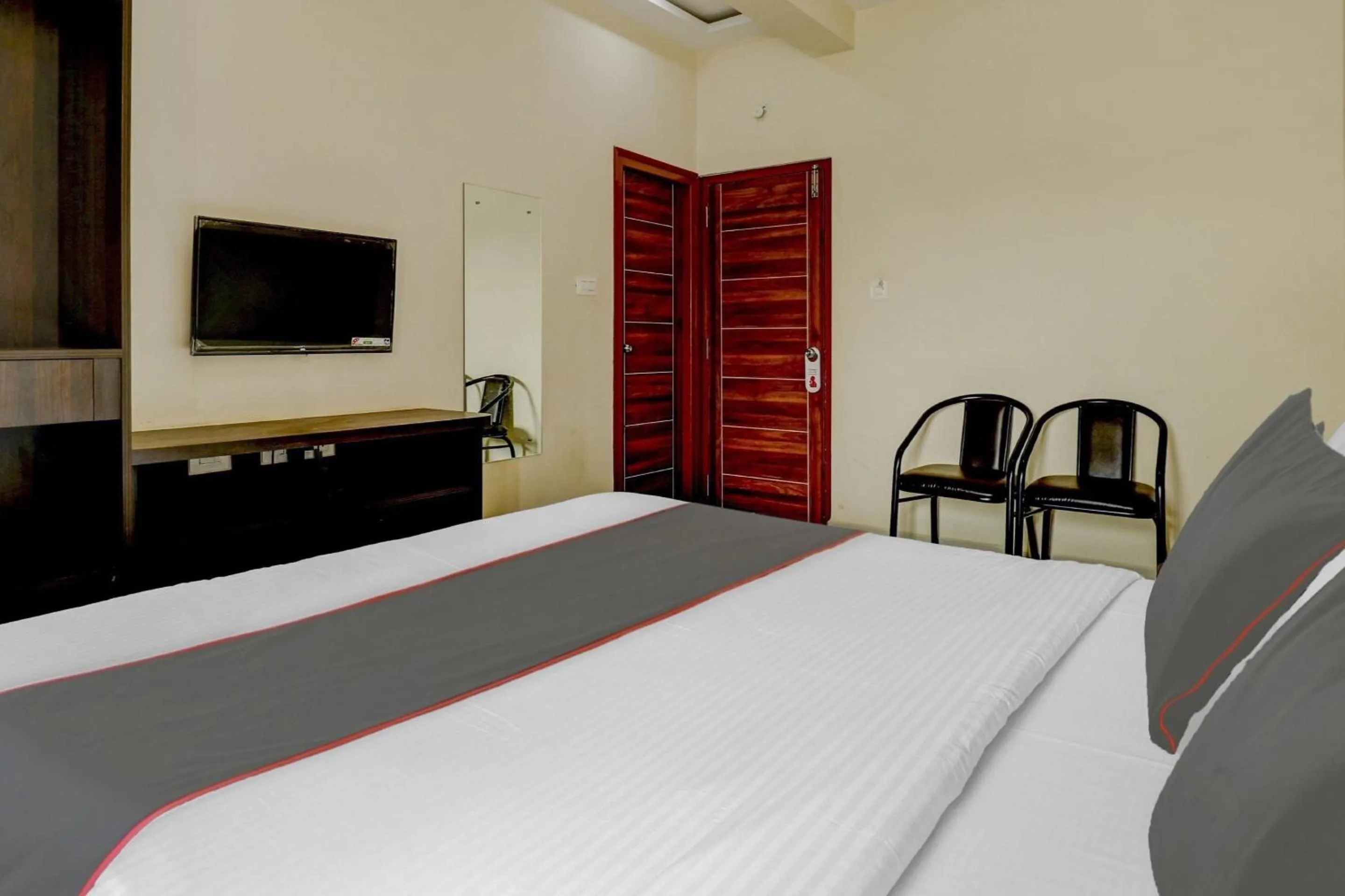 Bedroom, Bed in Hotel O Canton Hotel