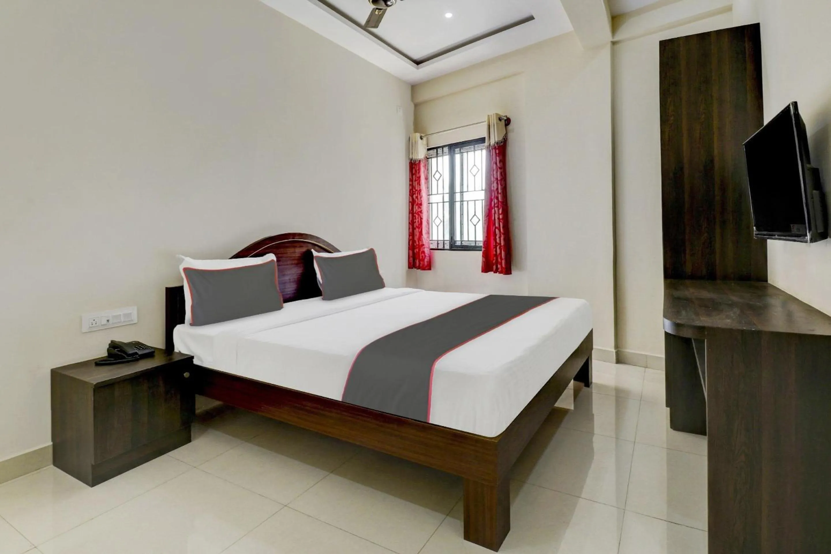 Bedroom, Bed in Hotel O Canton Hotel