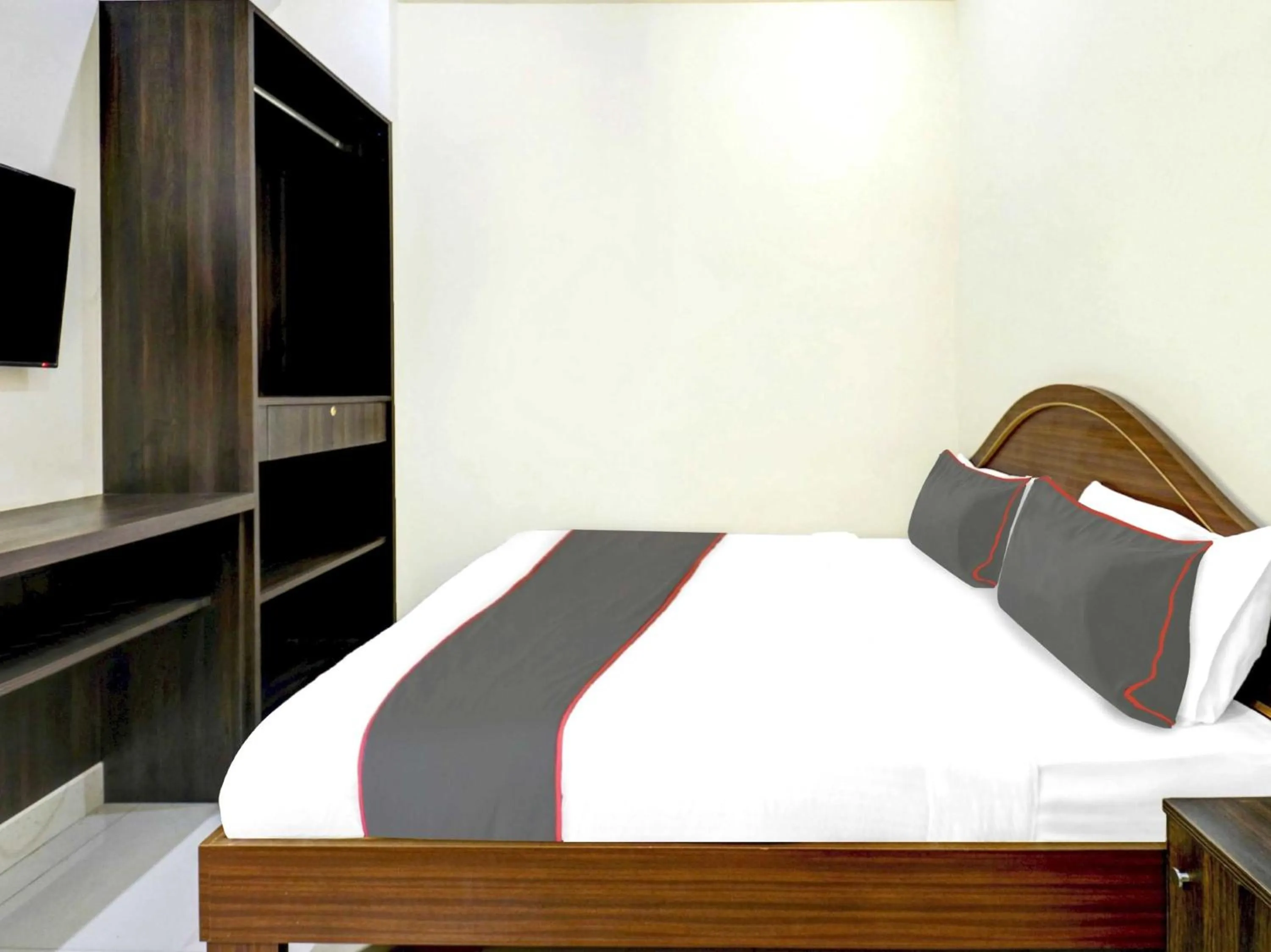 Bedroom, Bed in Hotel O Canton Hotel