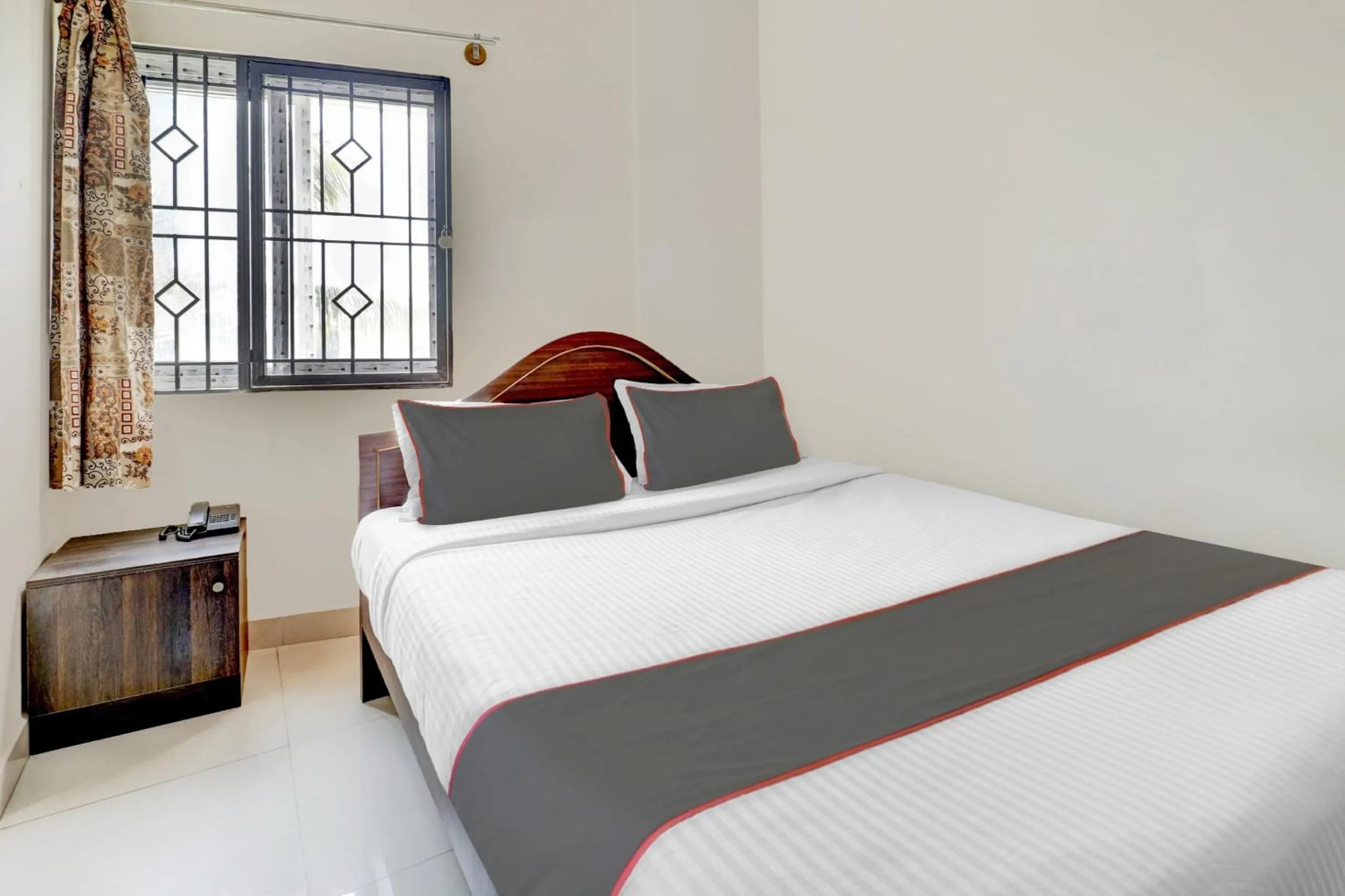 Bathroom, Bed in Hotel O Canton Hotel