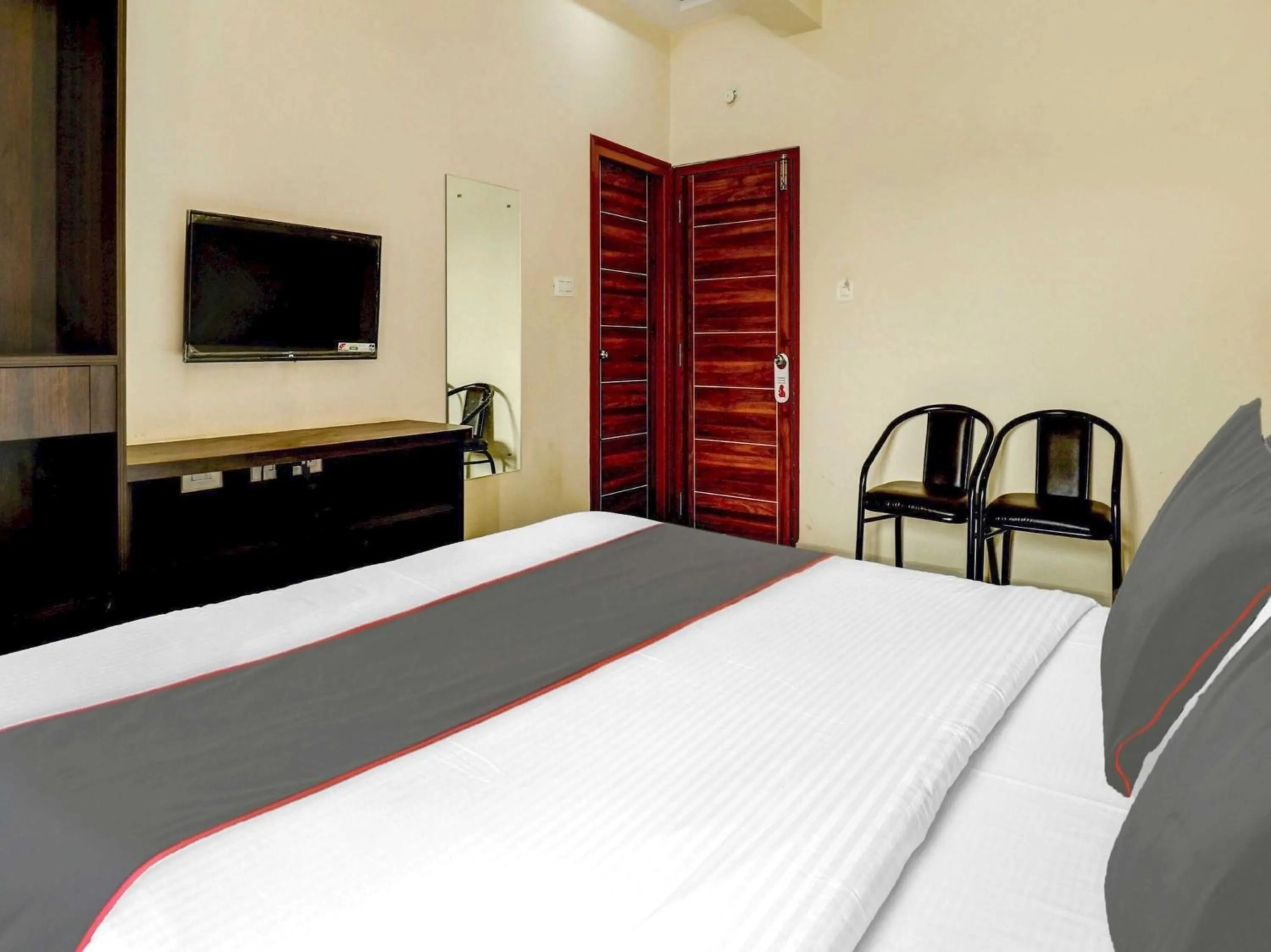 Bedroom, Bed in Hotel O Canton Hotel